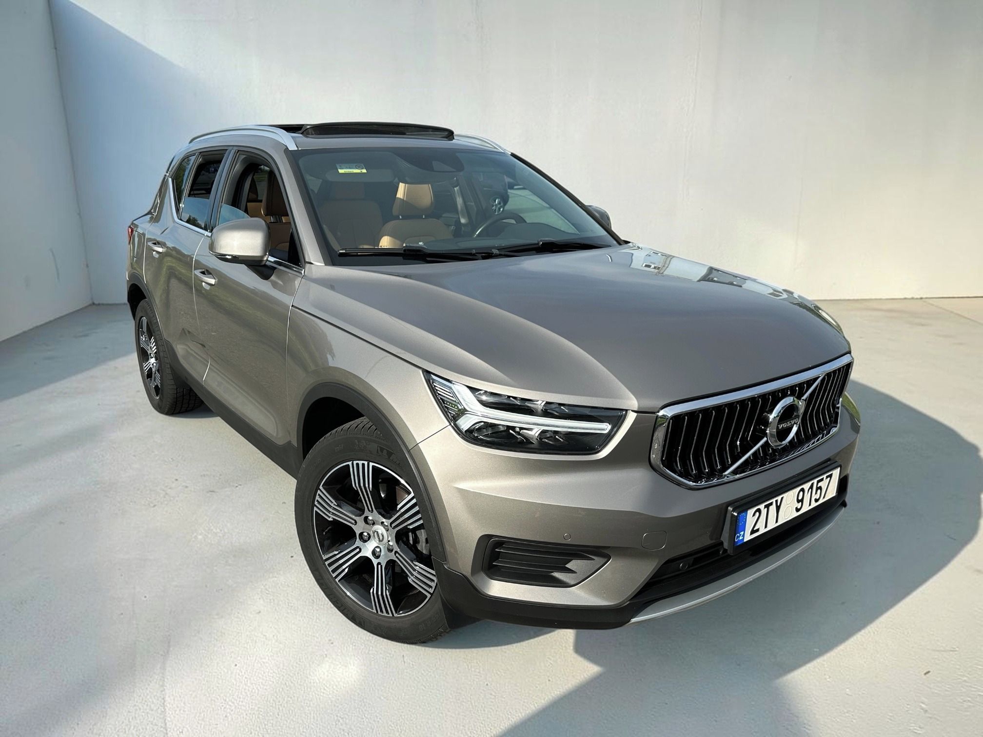 Volvo XC40, D3 Inscription|Panorama|Kůže..