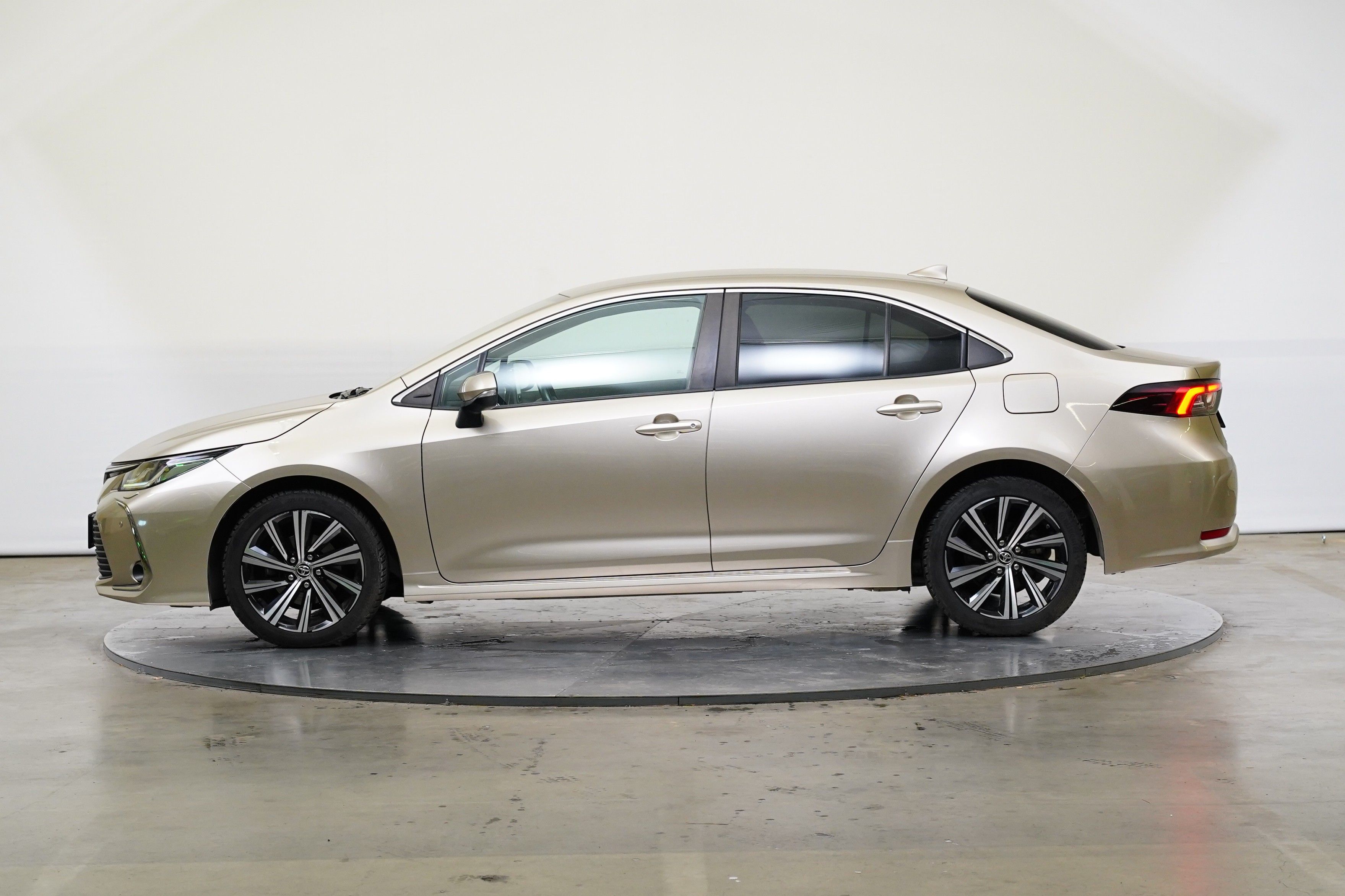 Toyota Corolla, 1.5 Dynamic Force 92 kW - fotka 3