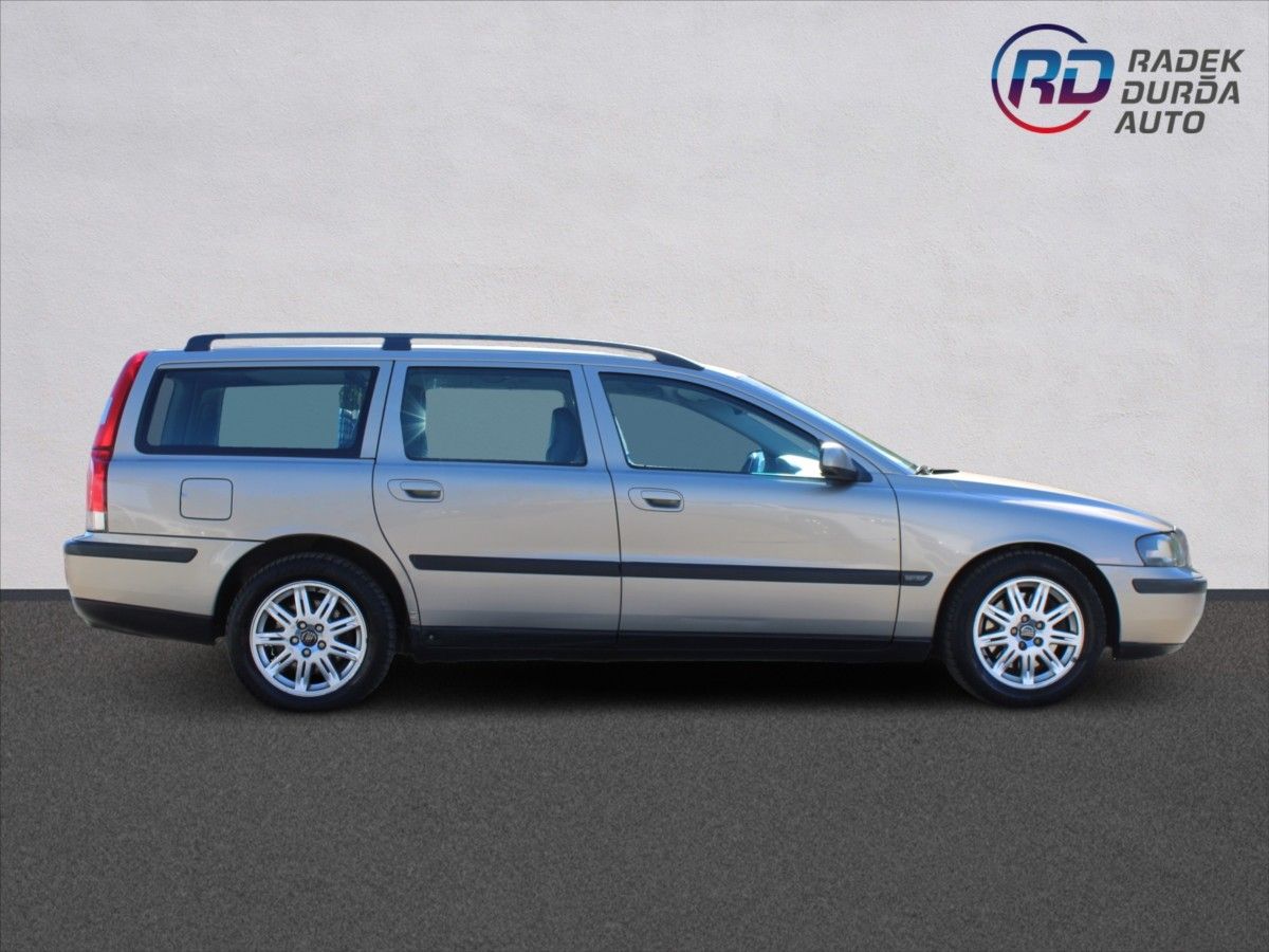 Volvo V70, 2,4 D  NOVÉ V ČR,1.MAJITEL - fotka 4