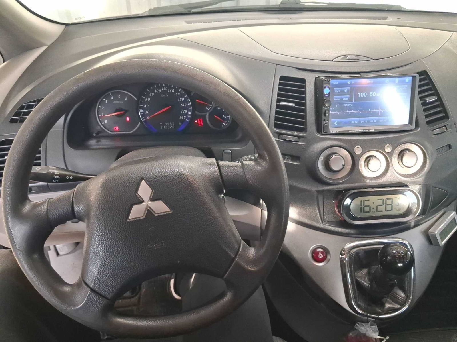 Mitsubishi Grandis, 2.0 DI-D, 7 míst, po STK - fotka 3