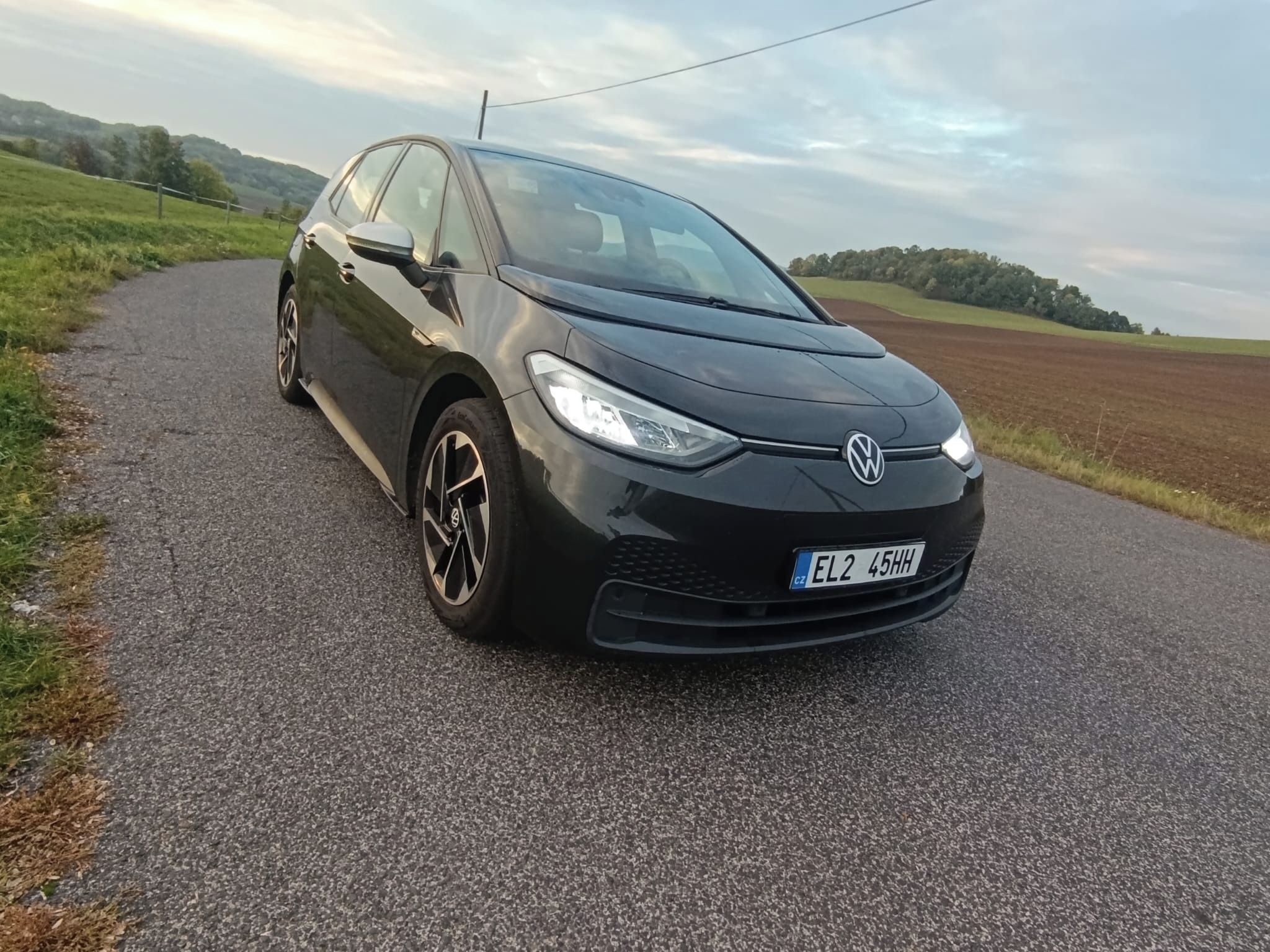 Volkswagen ID.3, 62 kWh,150 kW,1st,TAŽNÉ,SOH93% - fotka 4