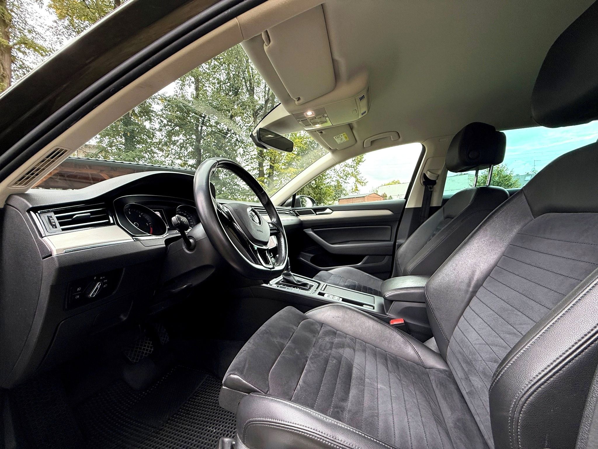 Volkswagen Passat, 2.0, R-Line, Alcantara - fotka 2