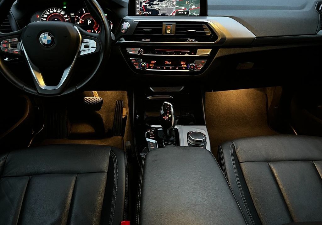 BMW X3, xDrive 20D - fotka 4