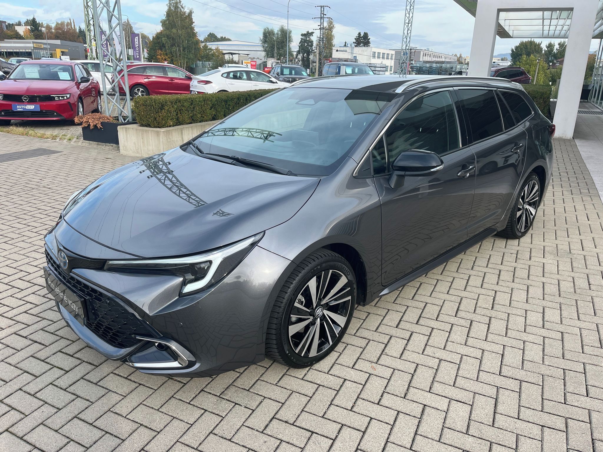 Toyota Corolla, 1.8 Hybrid e-CVT Style TS - fotka 2