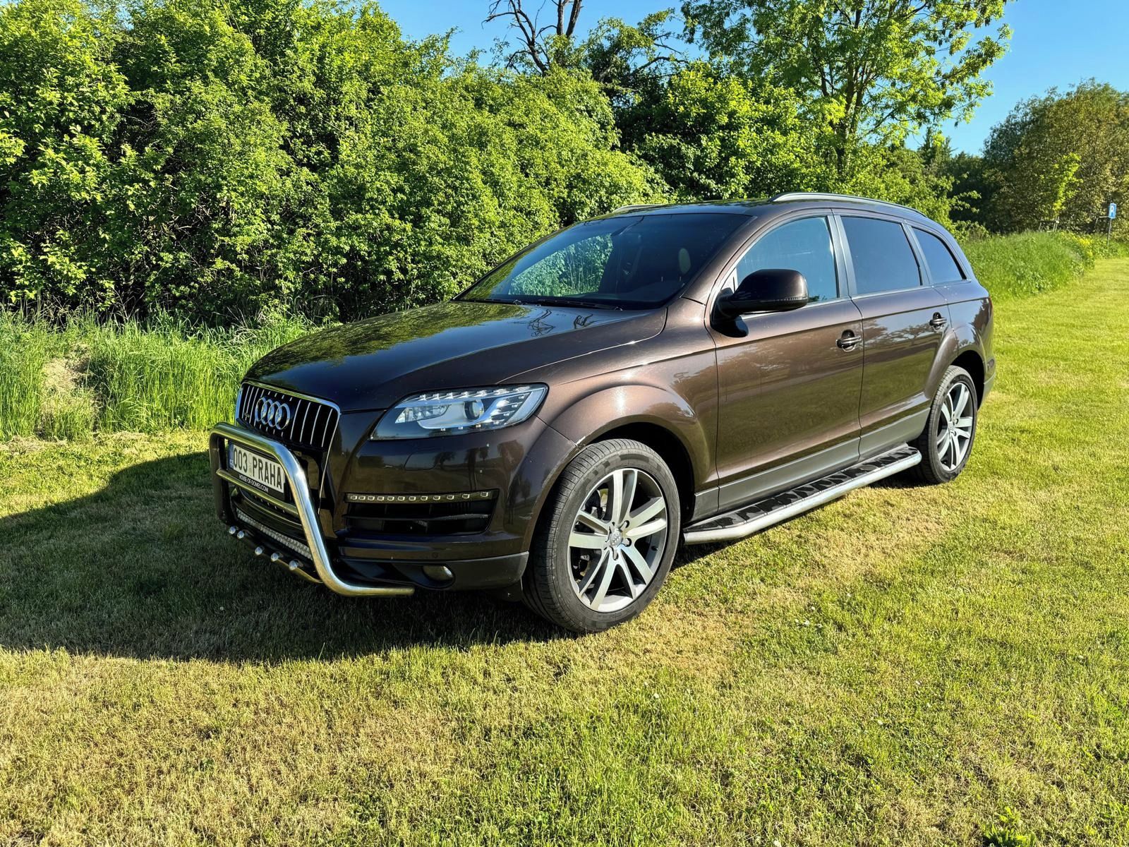 Audi Q7, V8, 7 míst PANO tažné servis - fotka 2
