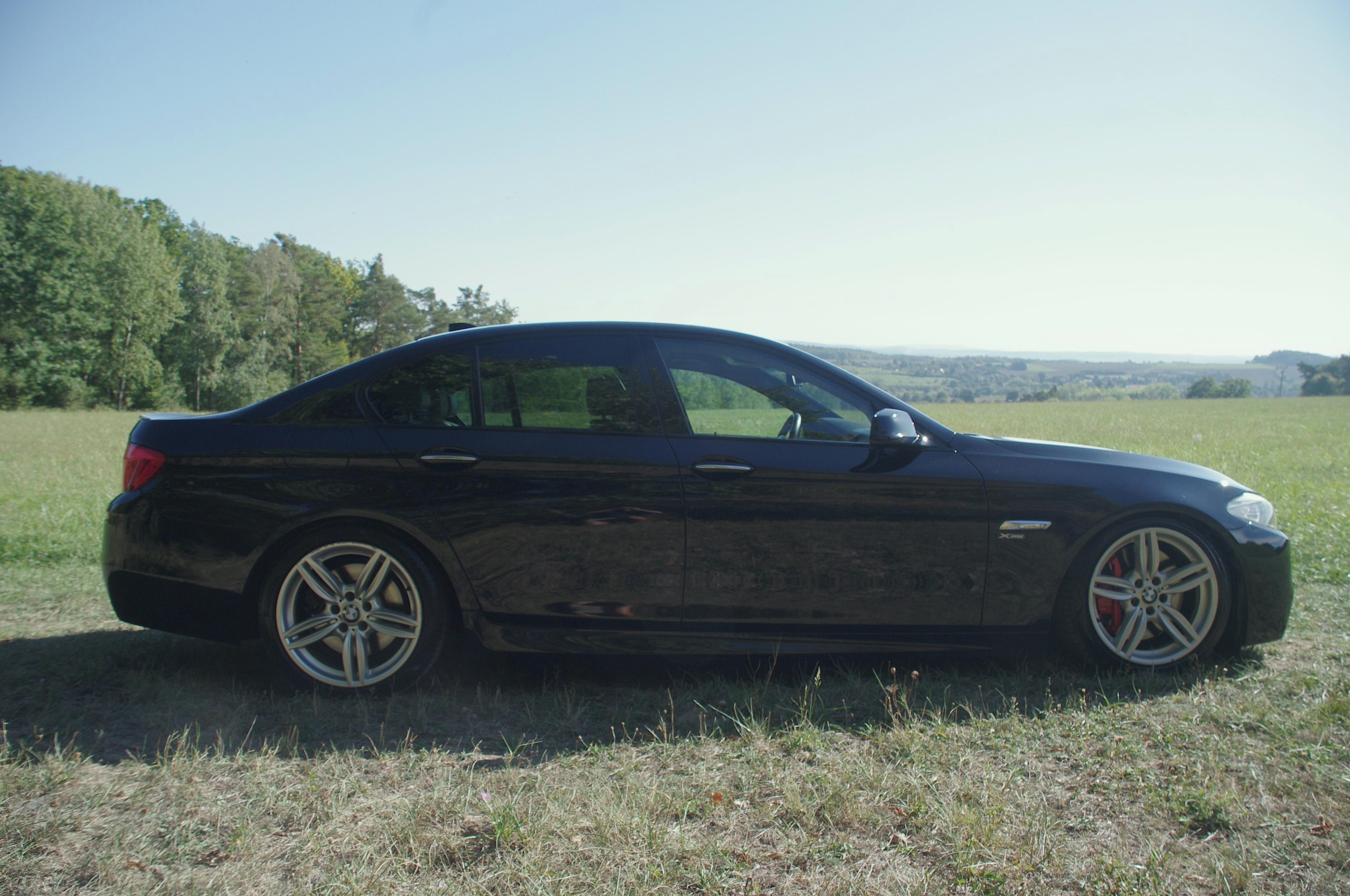 BMW Řada 5, 550i XDRIVE, automat 2.majitel - fotka 3