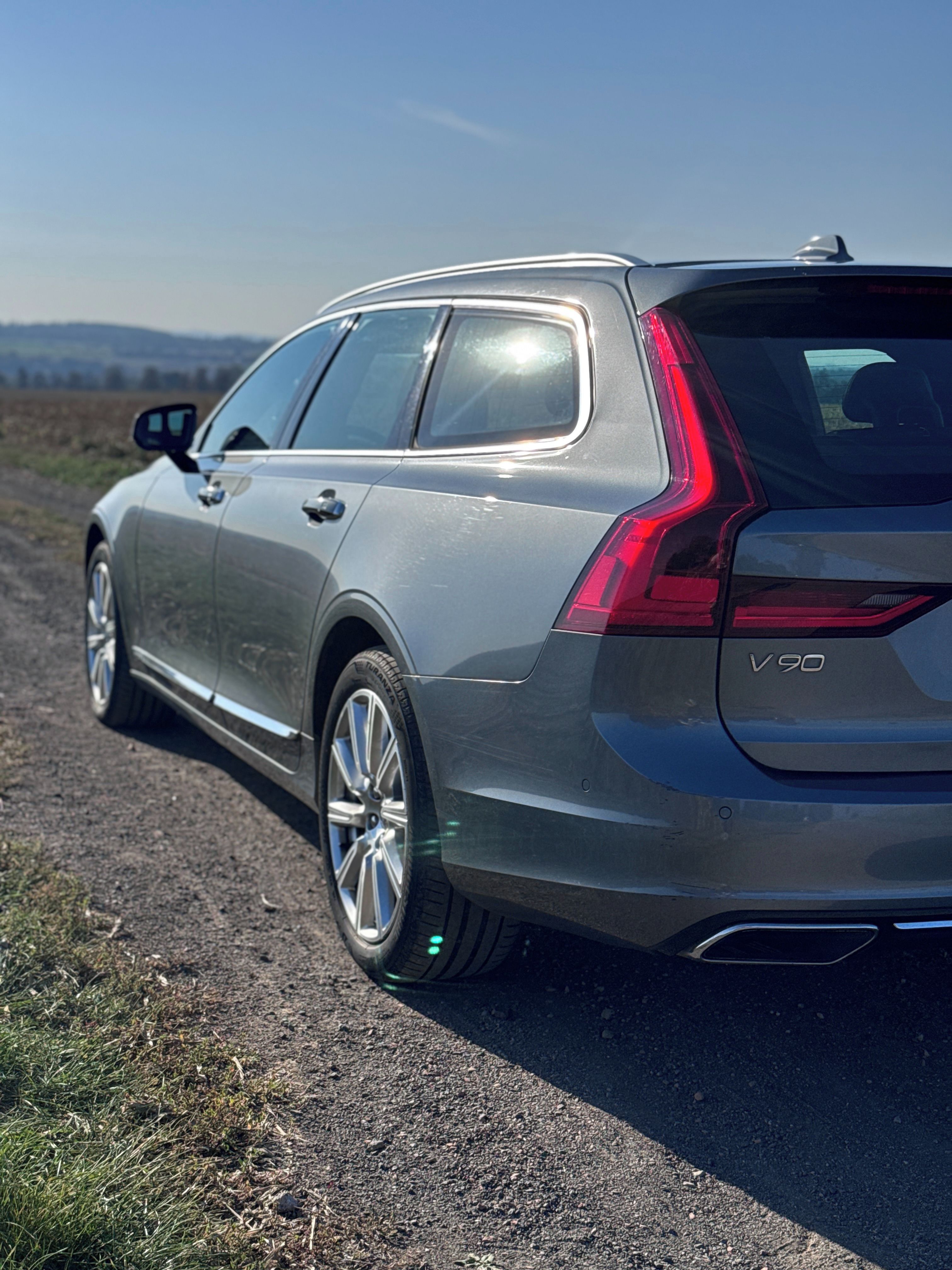 Volvo V90, AWD INSCRIPTION D5 - fotka 4