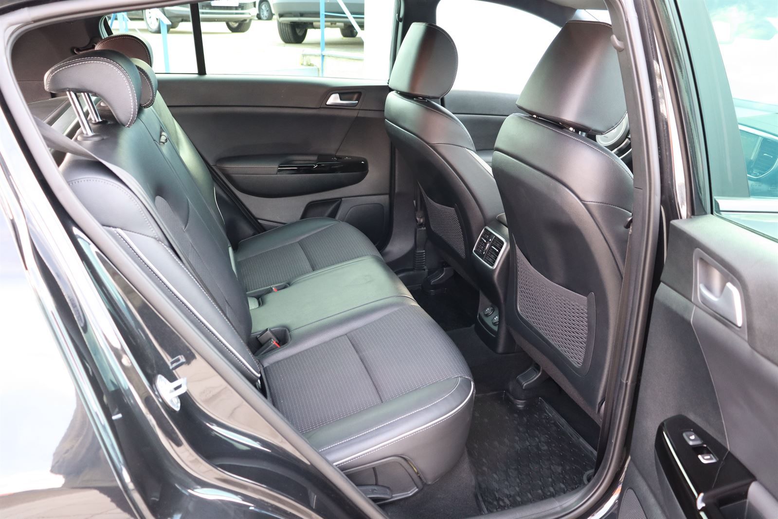 Kia Sportage, 1.6 CRDI AWD mHEV AT GT Line - fotka 6