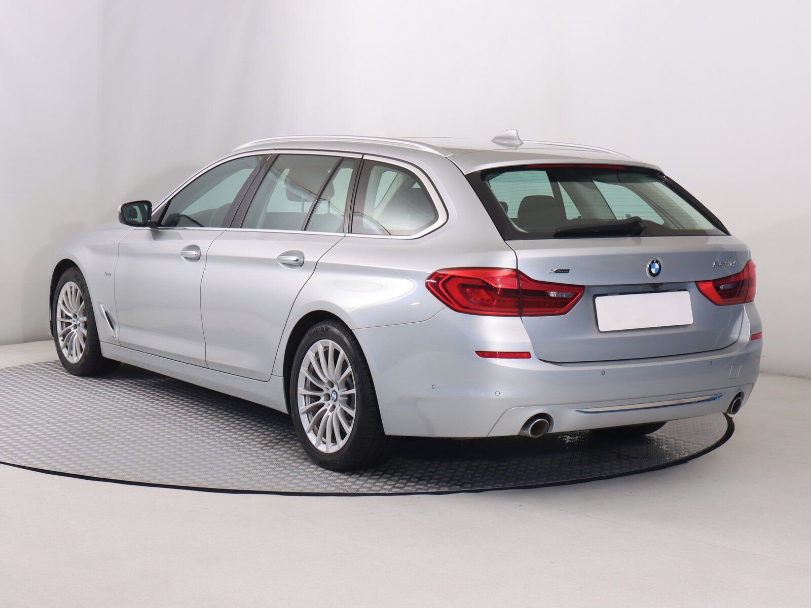 BMW Řada 5, 530d, Luxury Line, 4X4 - fotka 4