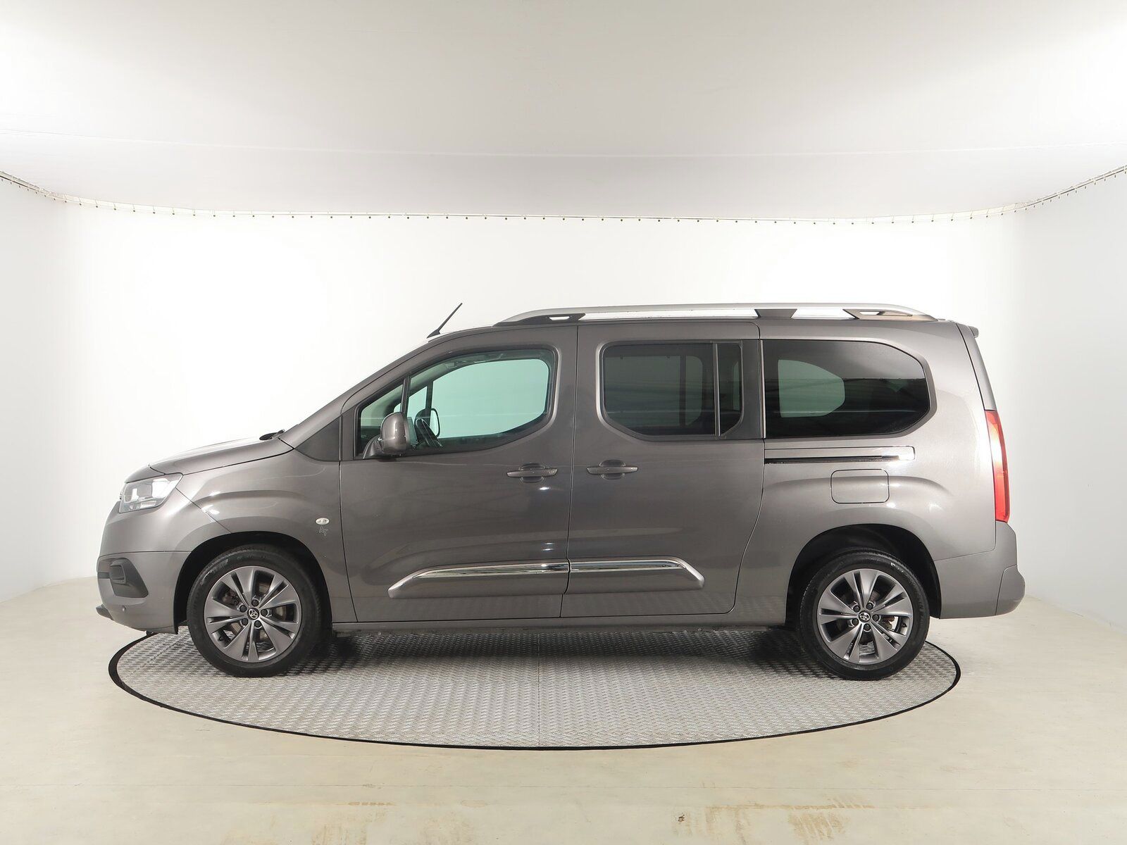 Toyota Proace City Verso, Maxi 1.2 T, Family, 7Míst, ČR - fotka 3