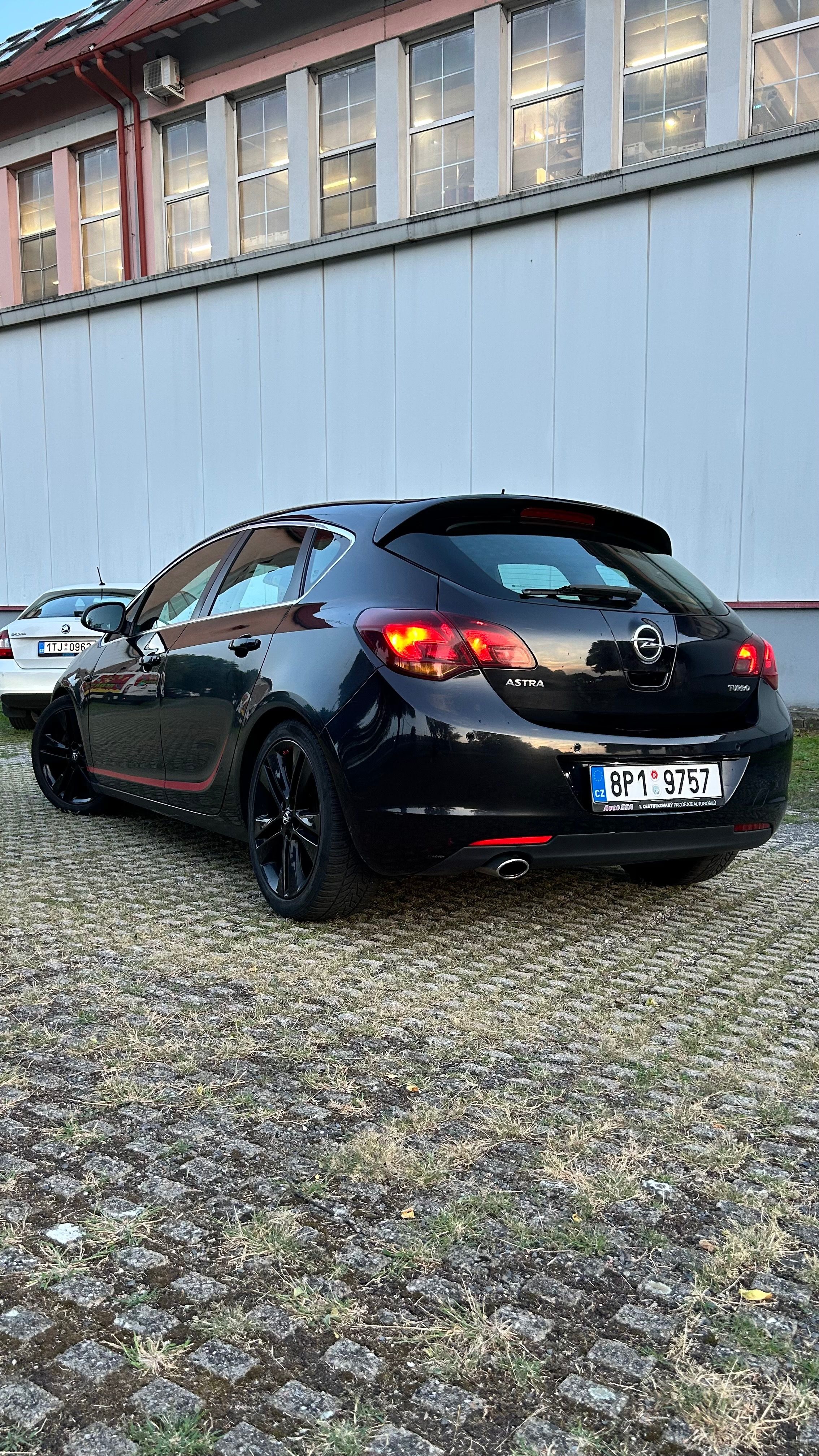 Opel Astra, Opel Astra J 1.4T 103kw Sport - fotka 2