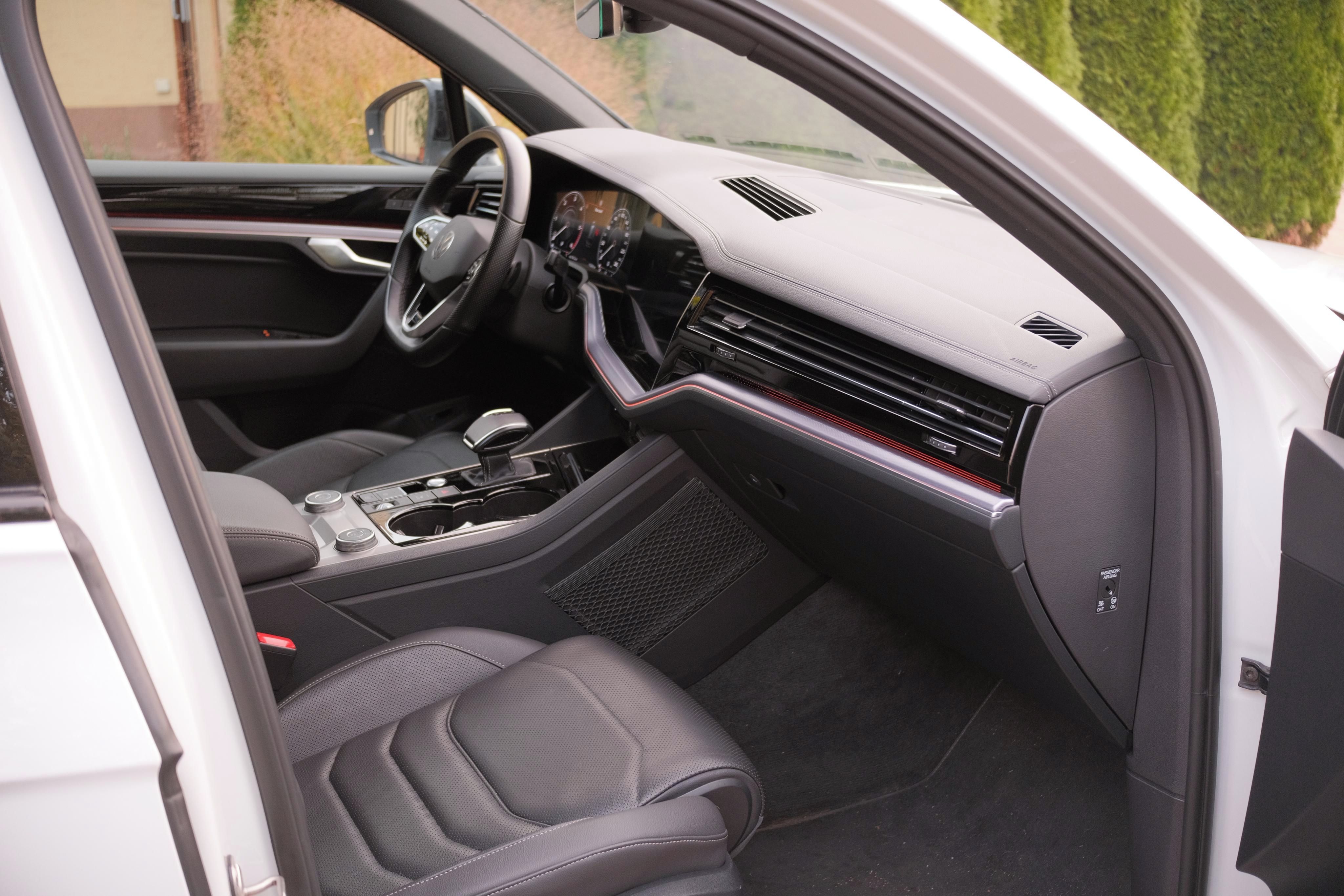 Volkswagen Touareg, 210 kW R-Line TZ Matrix Servis - fotka 6
