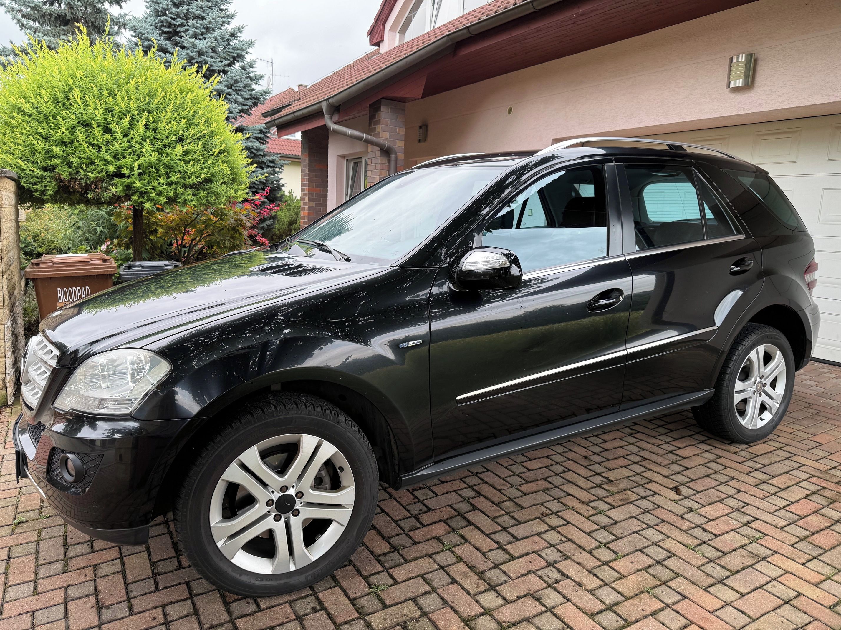 Mercedes-Benz ML, Mercedes-Benz ML 300CDI 4MATIC - fotka 4
