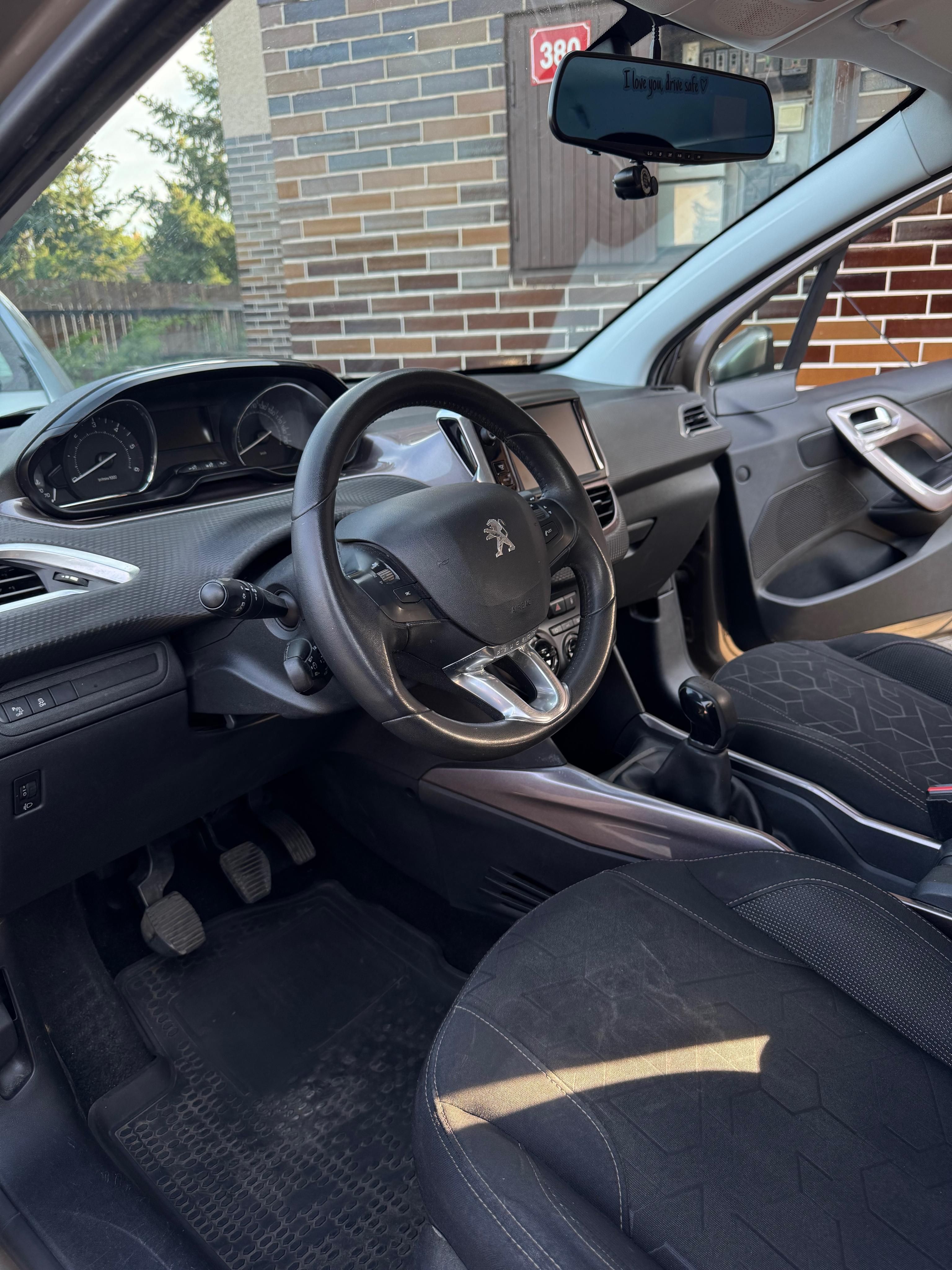 Peugeot 2008, Peugeot 2008 1.4 HDi 50 kW - fotka 6