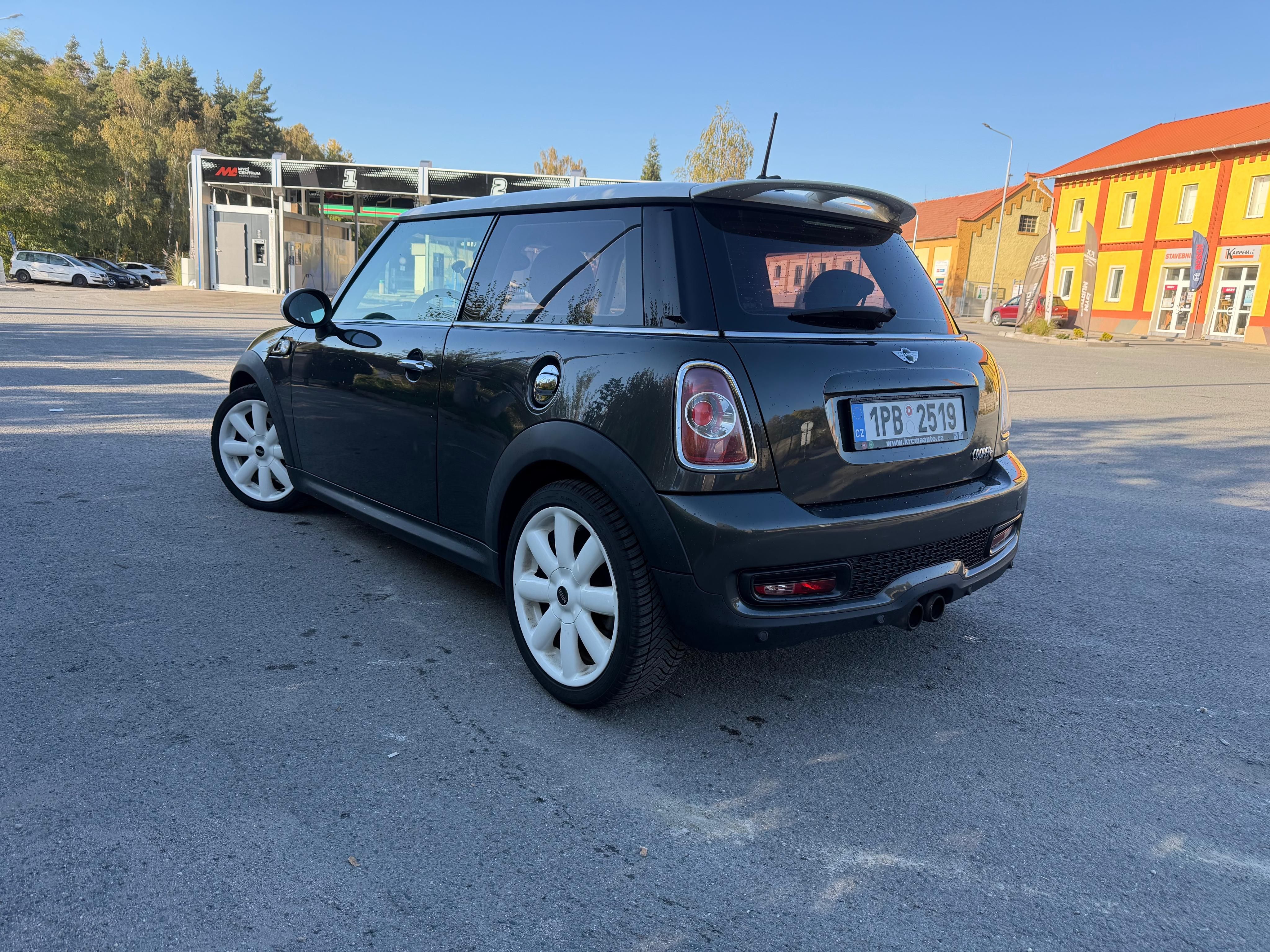 Mini Cooper S, MINI Cooper S automat - fotka 4