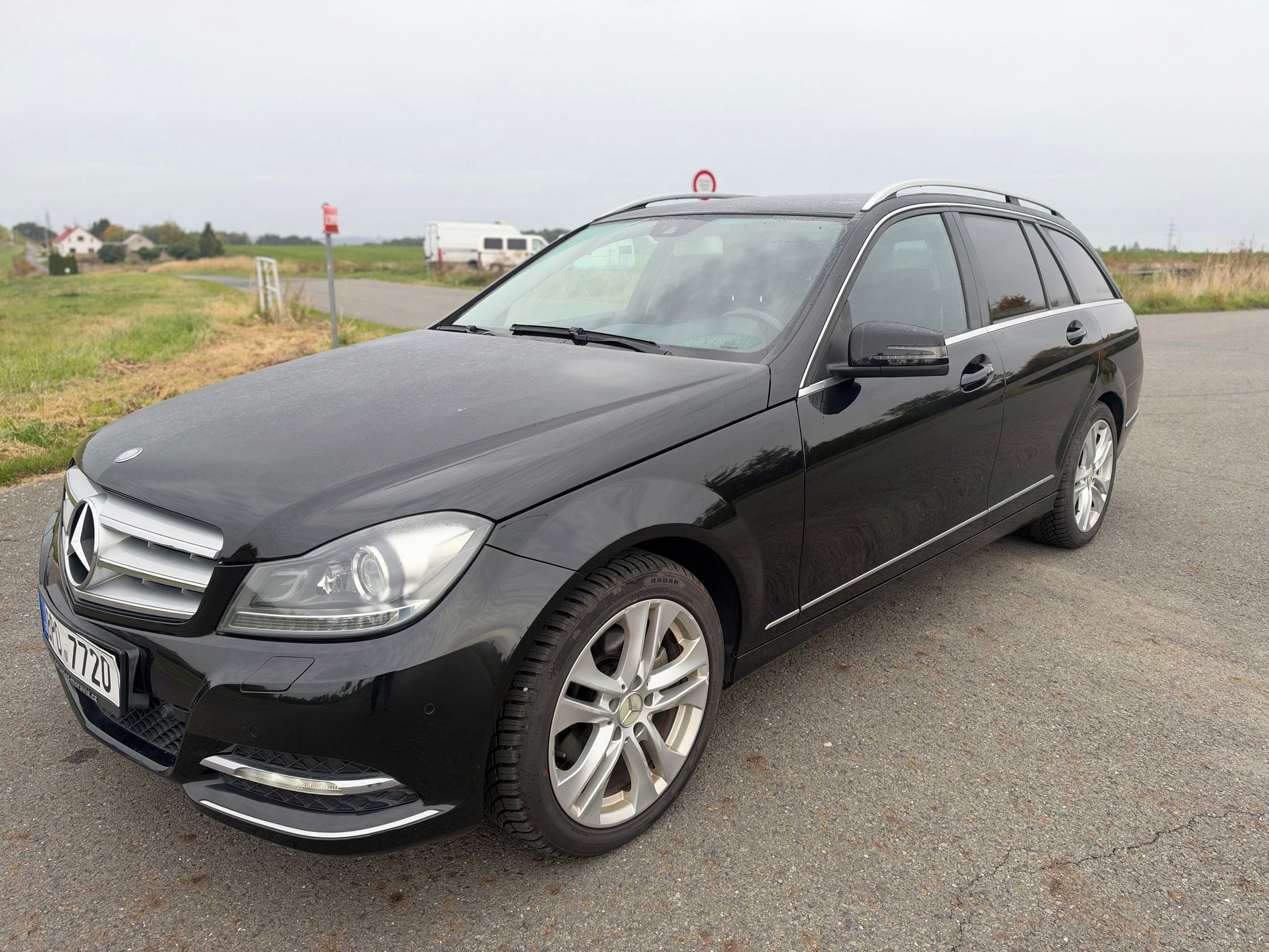 Mercedes-Benz Třídy C, Kombi 125 kW diesel  142000 KM