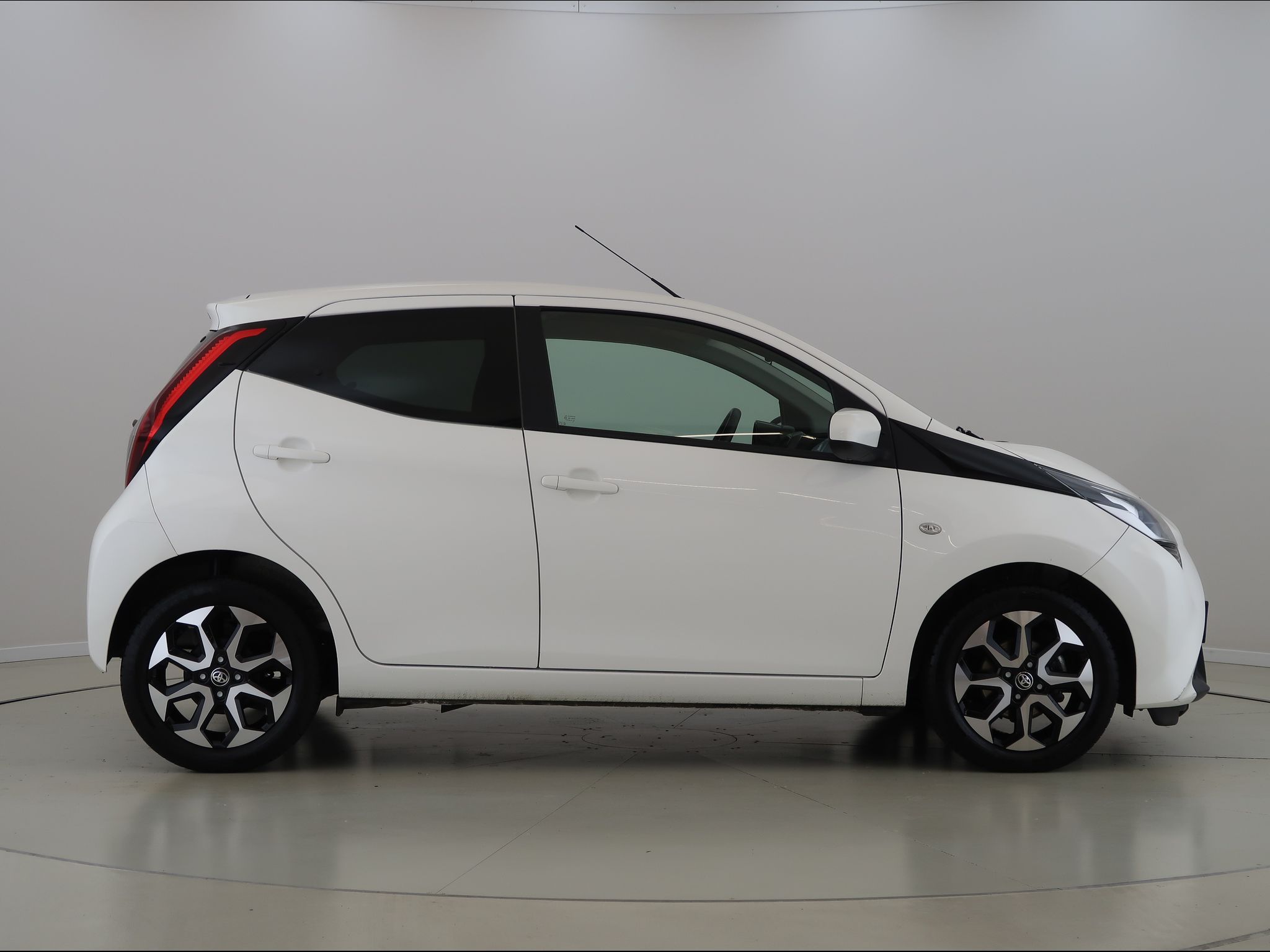 Toyota Aygo, 1.0i,53KW,Automat,CZ,1Maj - fotka 4