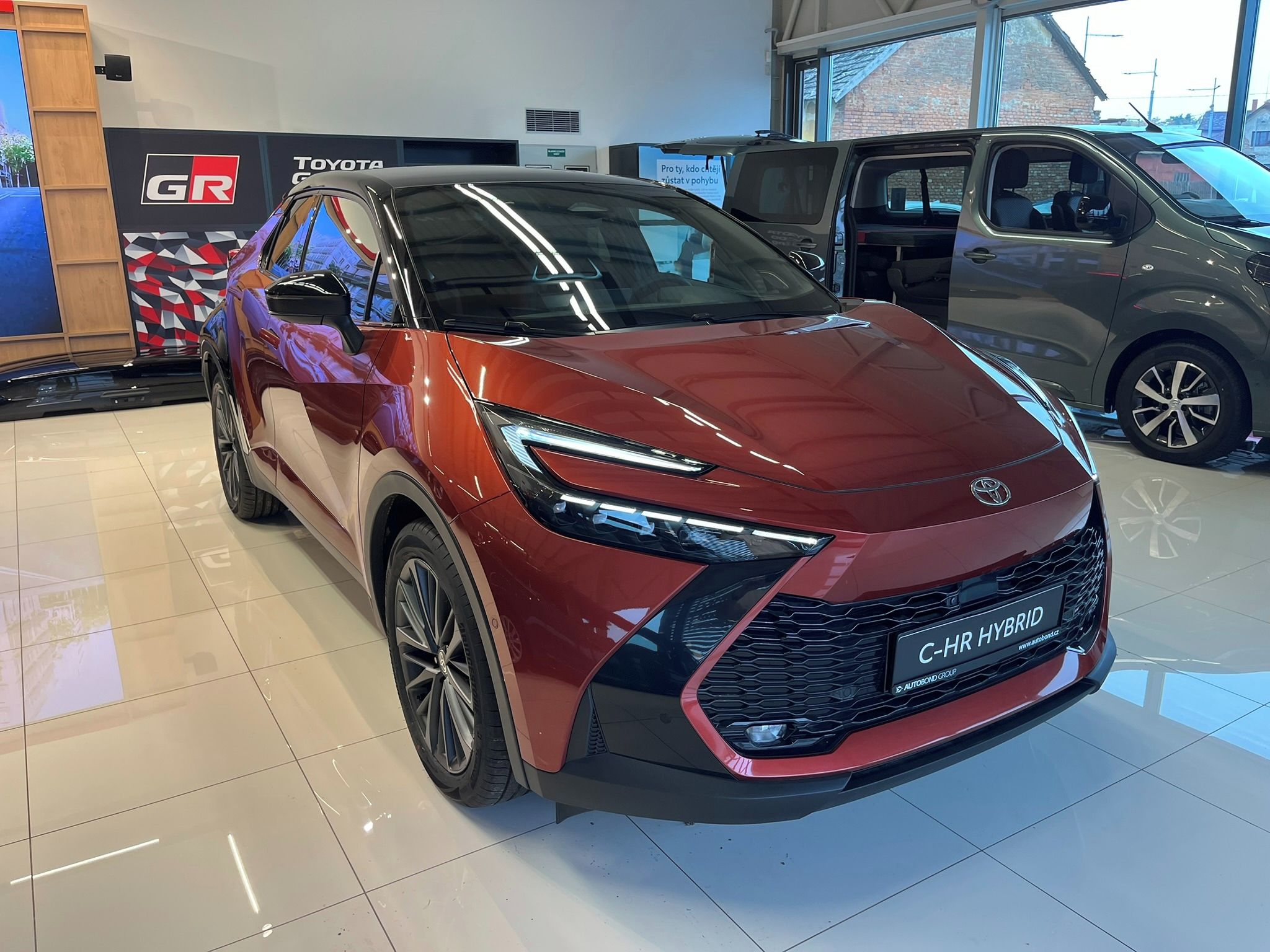 Toyota C-HR, 2.0 PHEV Tokyo Edition - fotka 4