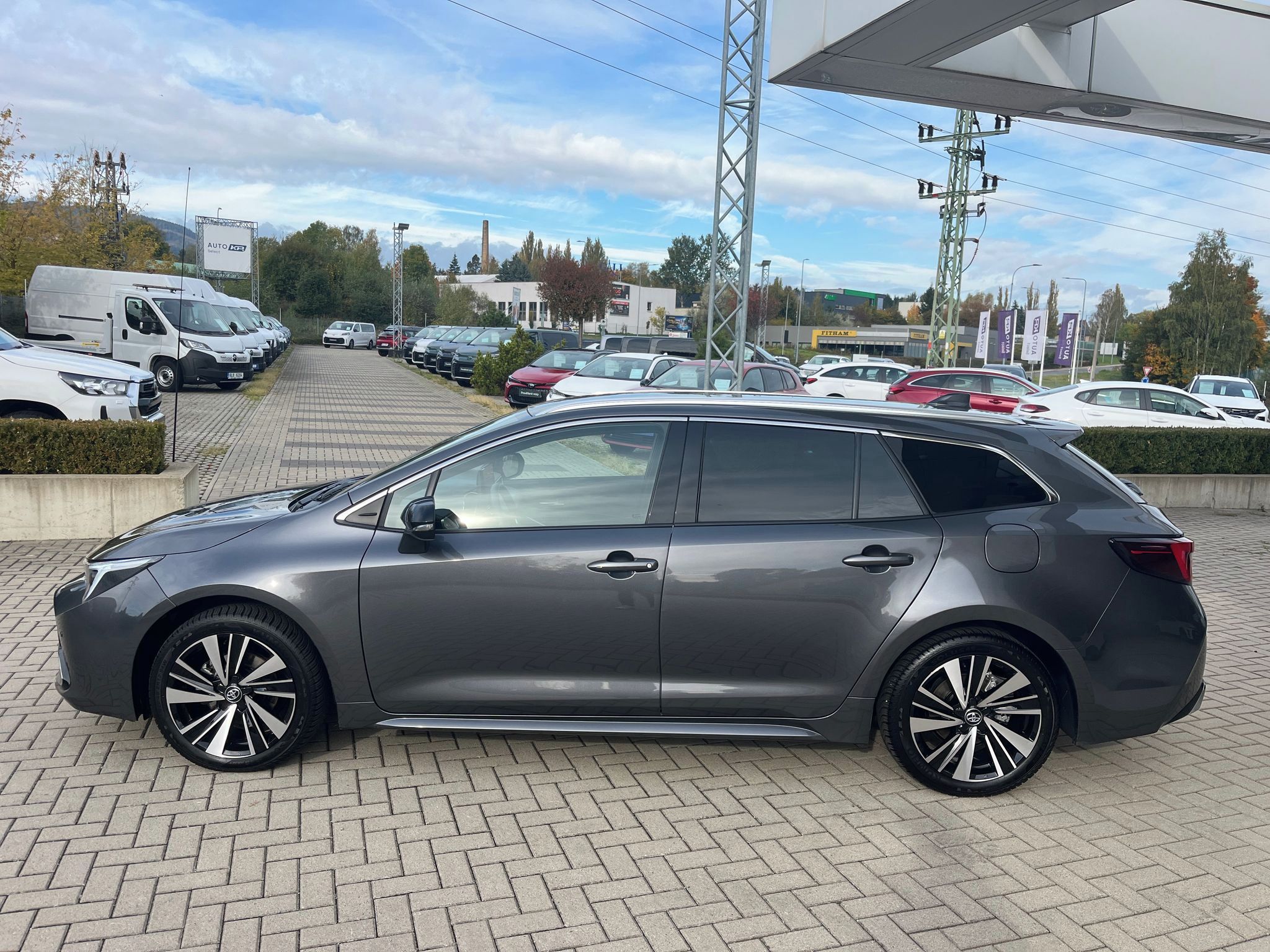 Toyota Corolla, 1.8 Hybrid e-CVT Style TS - fotka 3