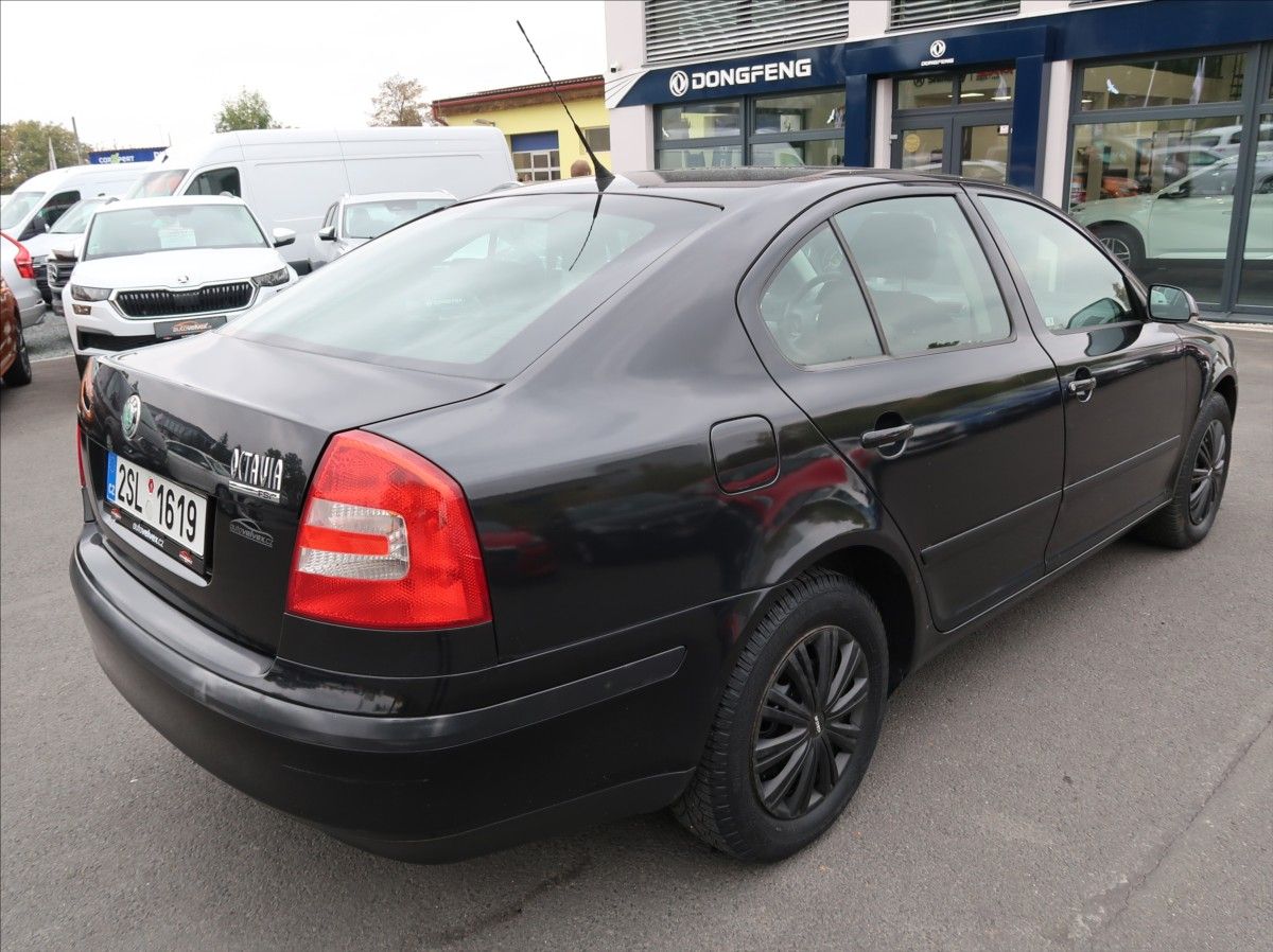 Škoda Octavia, 1,6 FSi,85kW,NovéČR,klima - fotka 3