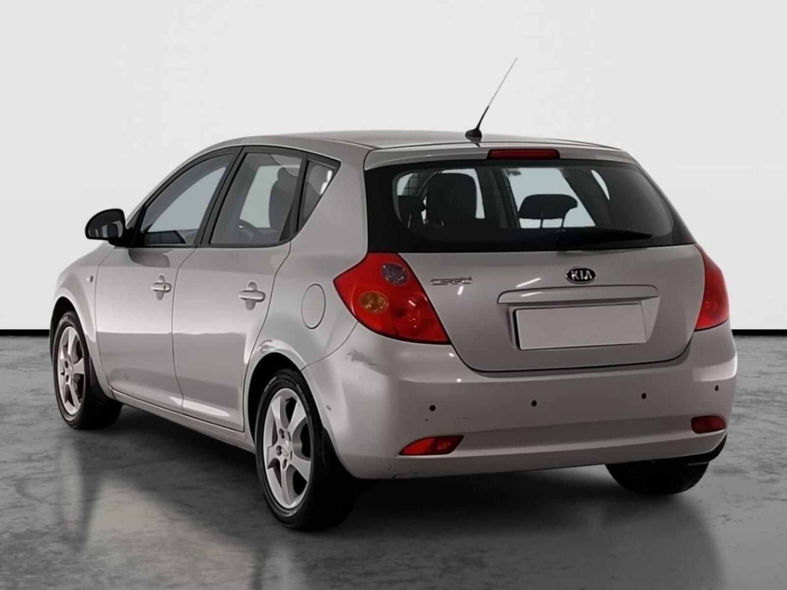 Kia Cee´d, 1.6 i, Parkovací asistent - fotka 4