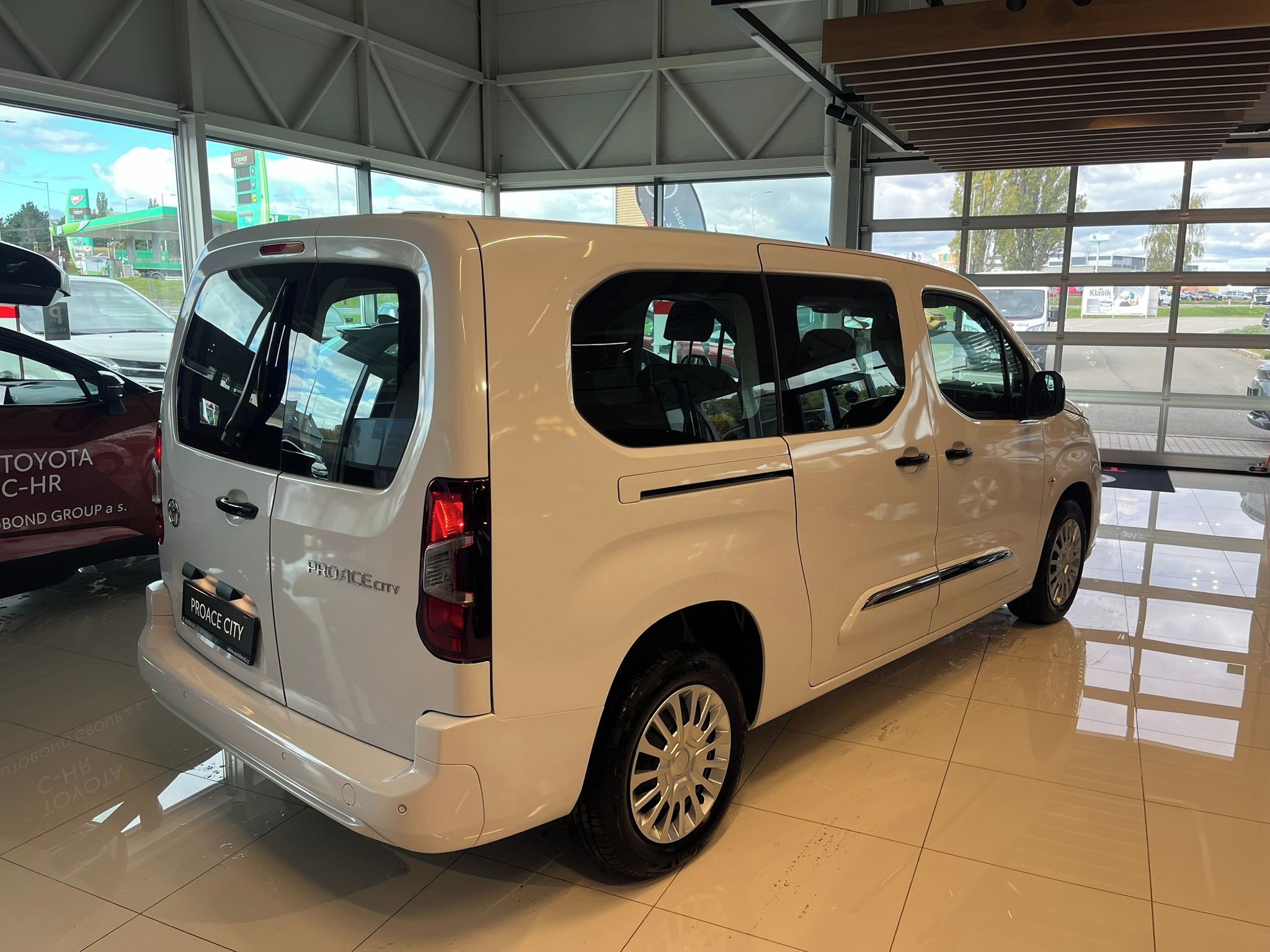 Toyota Proace City Verso, 1.2L 6MT Business - fotka 4