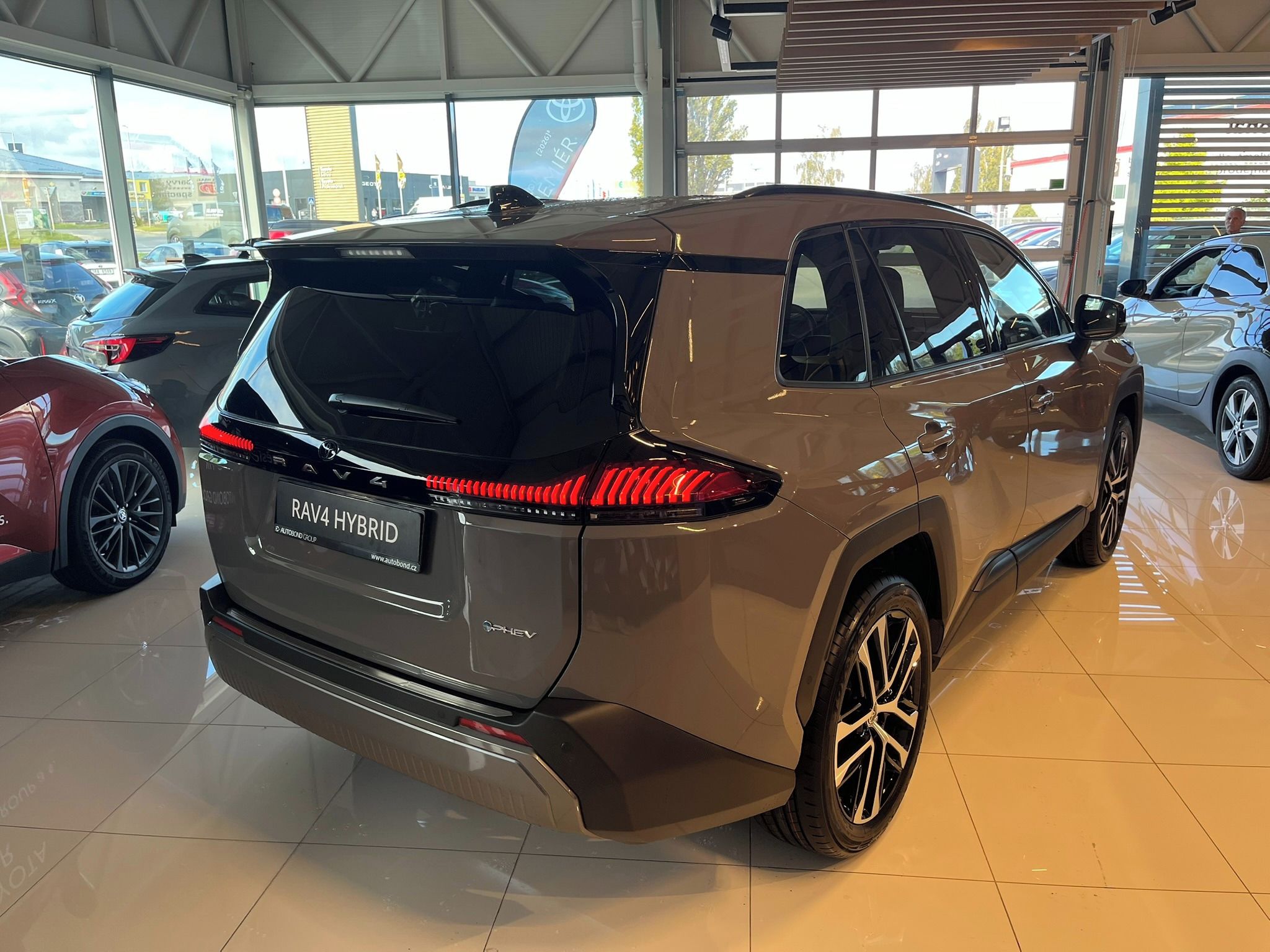 Toyota Rav4, 2.5L PHEV 4x4 Executive - fotka 5