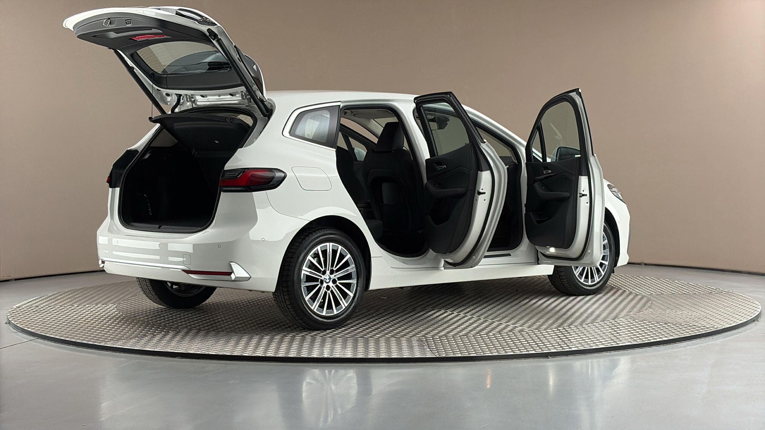 BMW Řada 2, 1.5 218i - fotka 6