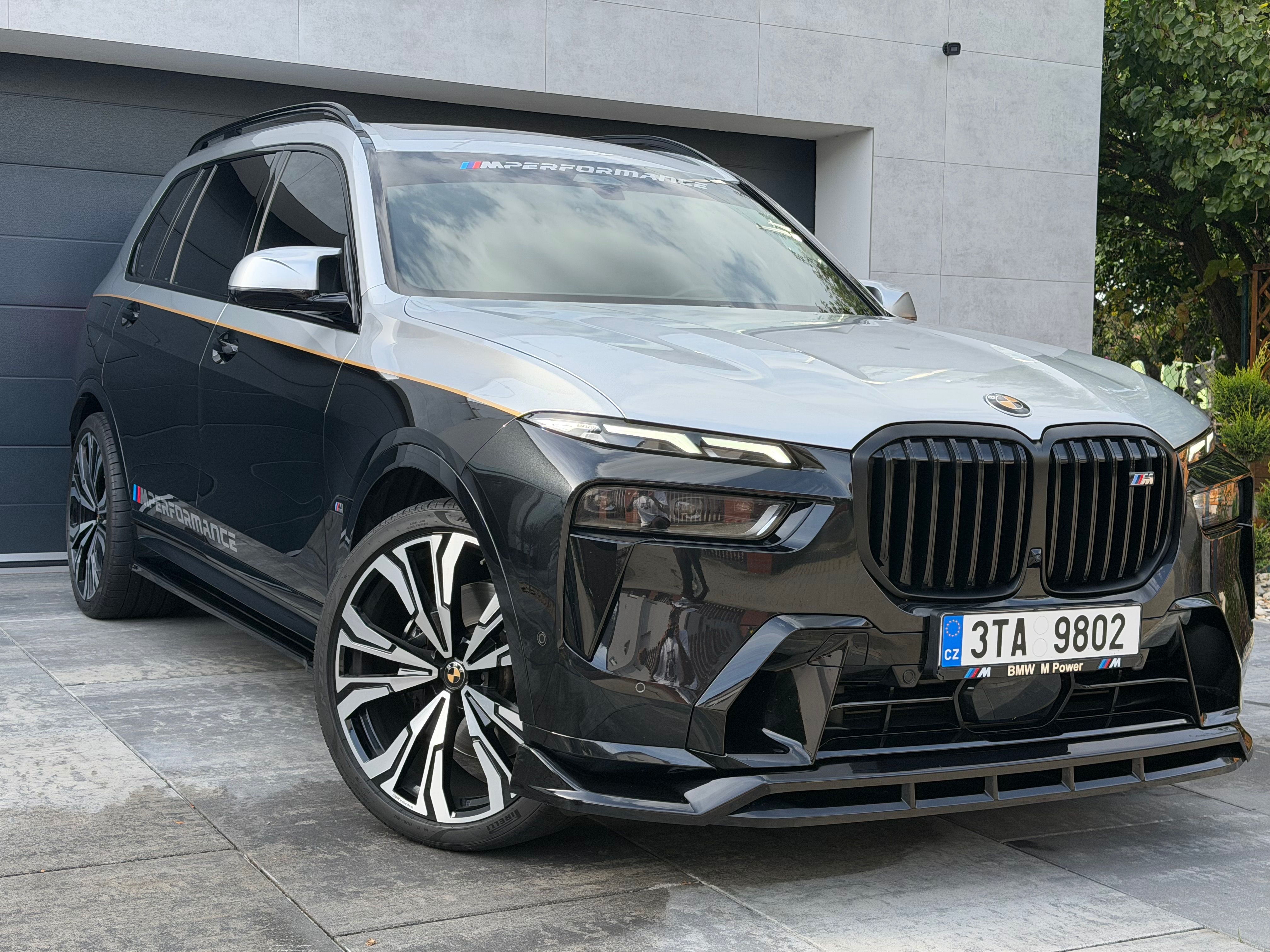 BMW X7, M60i*B&W*MASÁŽ*SKYLOUNGE*XD