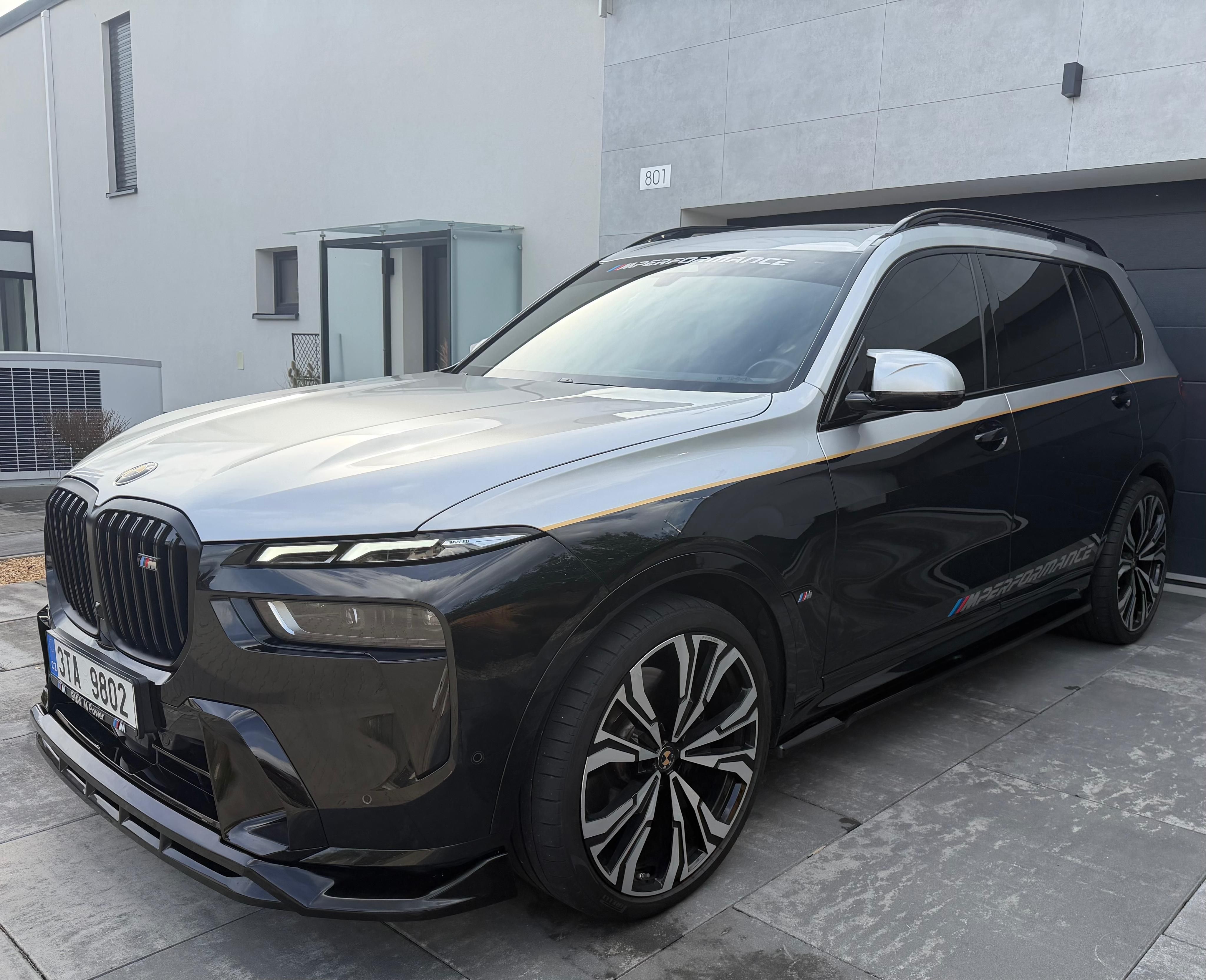 BMW X7, M60i*B&W*MASÁŽ*SKYLOUNGE*XD - fotka 3