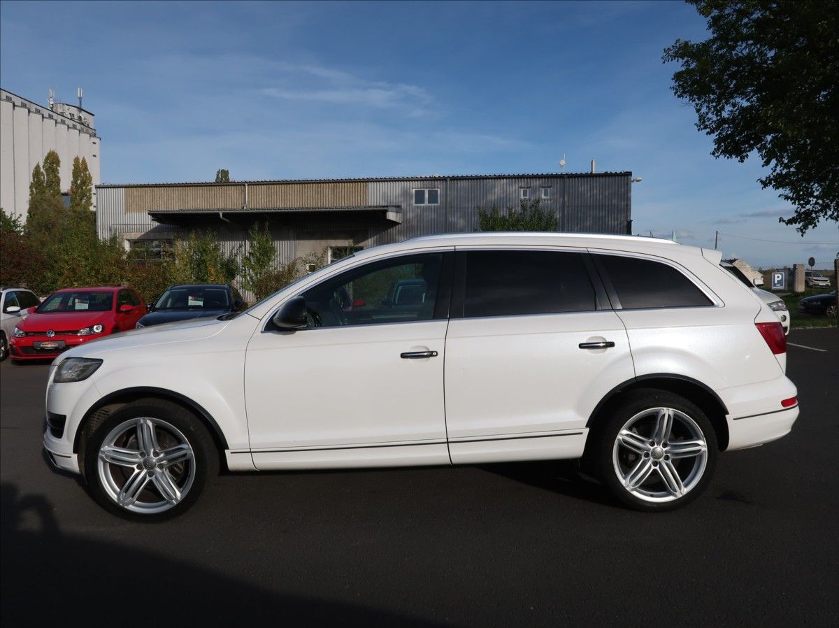 Audi Q7, 3,0 TDi,176kW,NovéČR,7míst - fotka 6