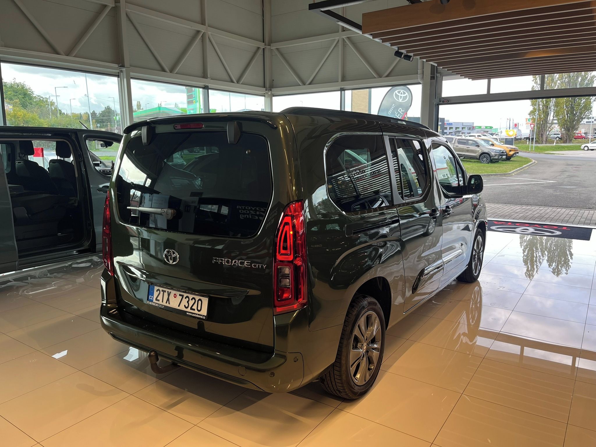 Toyota Proace City Verso, 1.5D 8AT VIP L2 7s TAŽNÉ - fotka 4