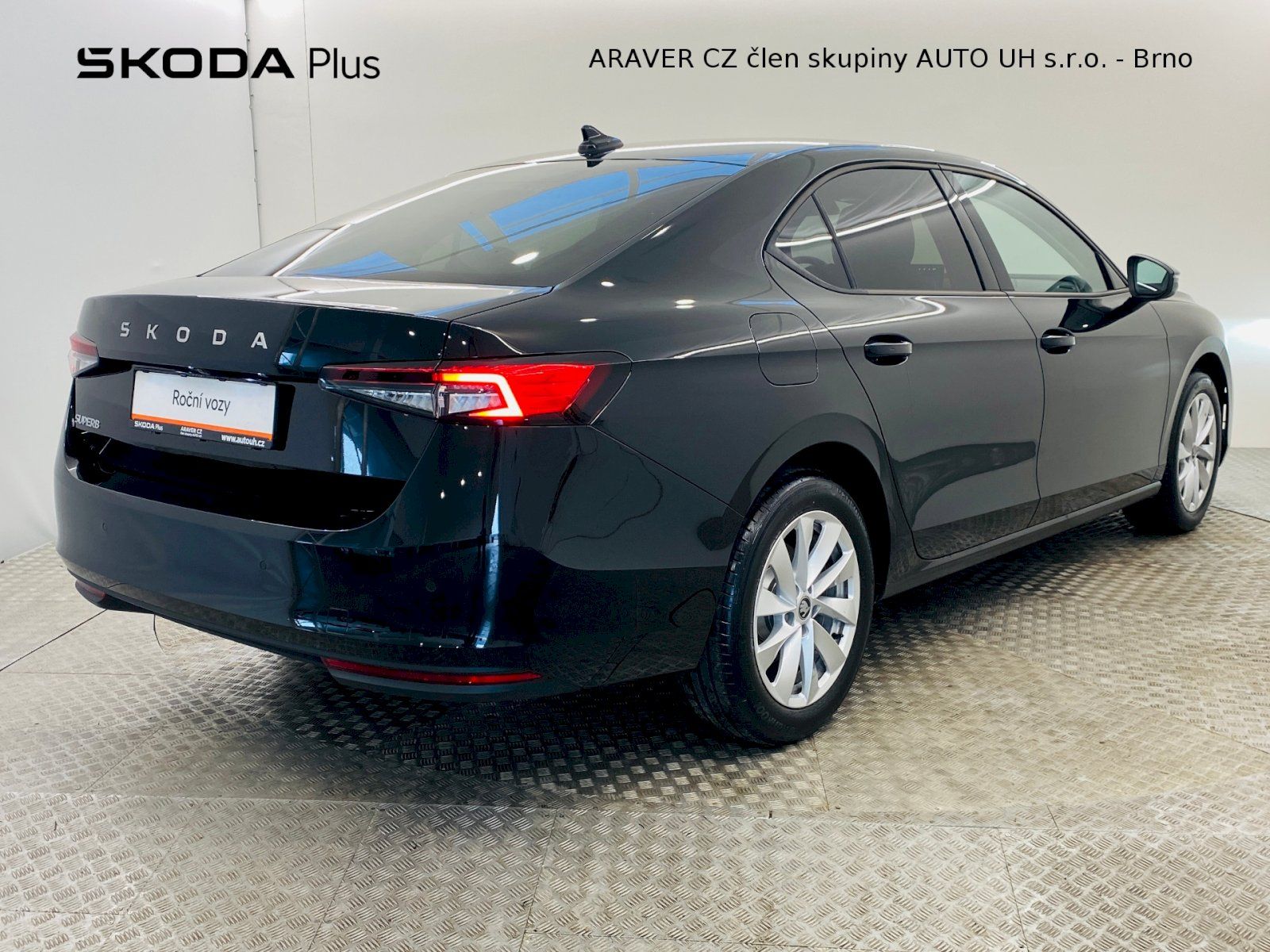 Škoda Superb, SELECTION 2,0TDI 110kW DSG/7 - fotka 2