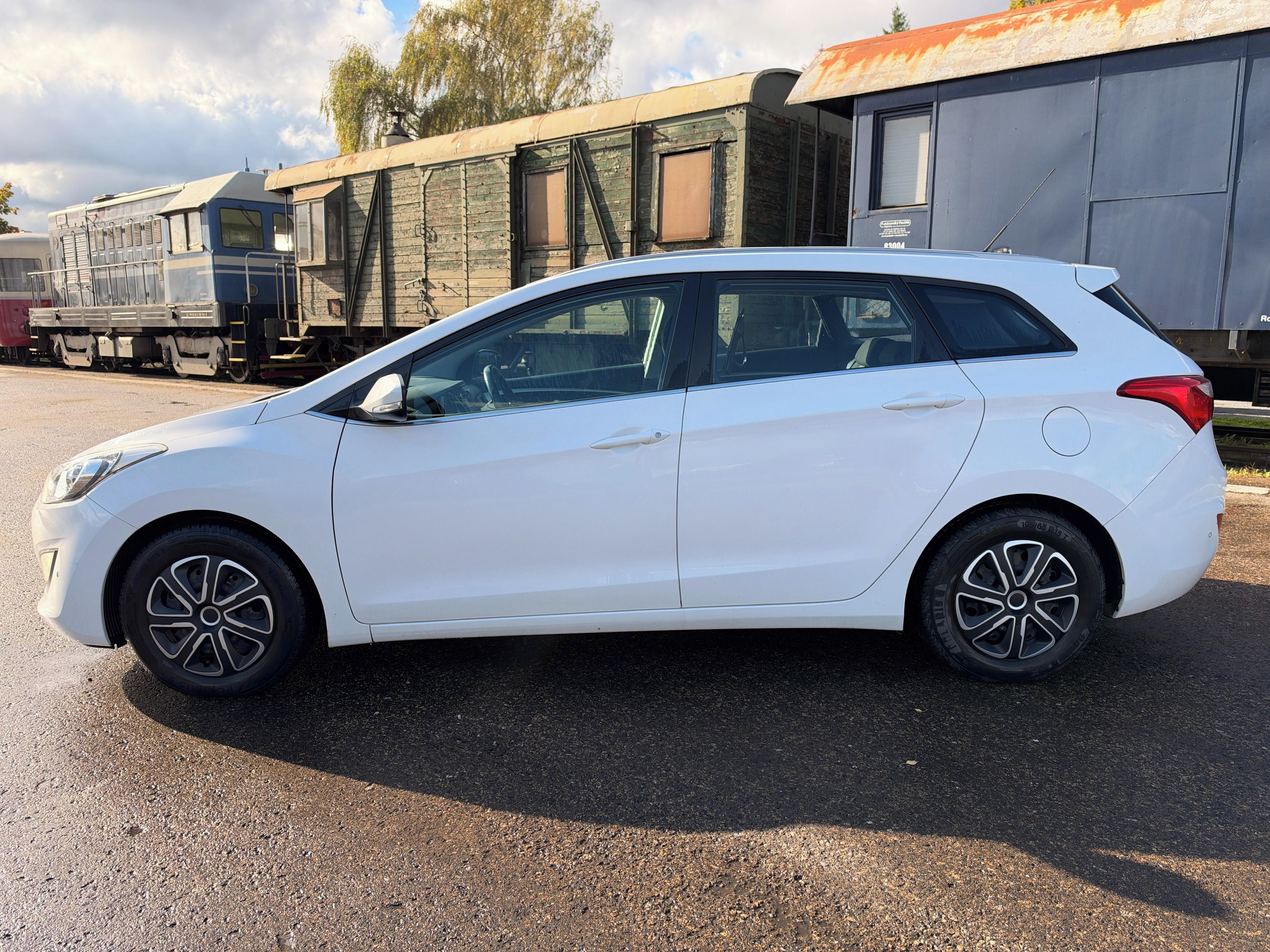 Hyundai i30, 1.6CRDi 81kW TRIKOLOR SMART CO - fotka 4