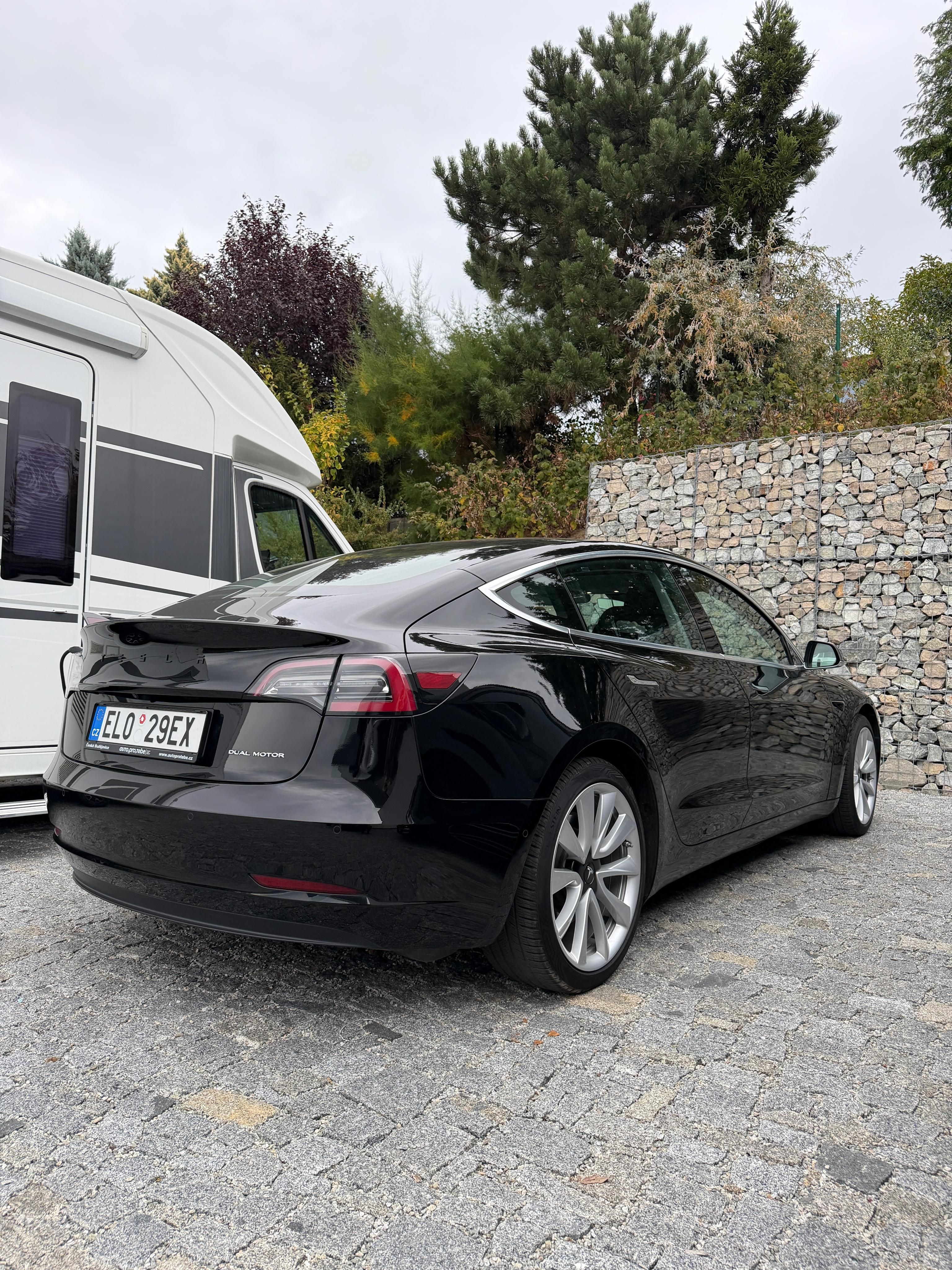 Tesla Model 3, Long Range 4WD 78kWh, SoH 84% - fotka 4