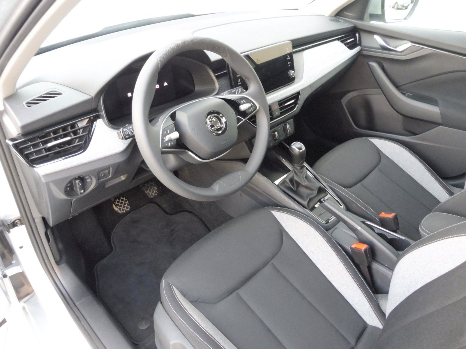 Škoda Kamiq, Selection 1,0 TSI 85kW - fotka 6