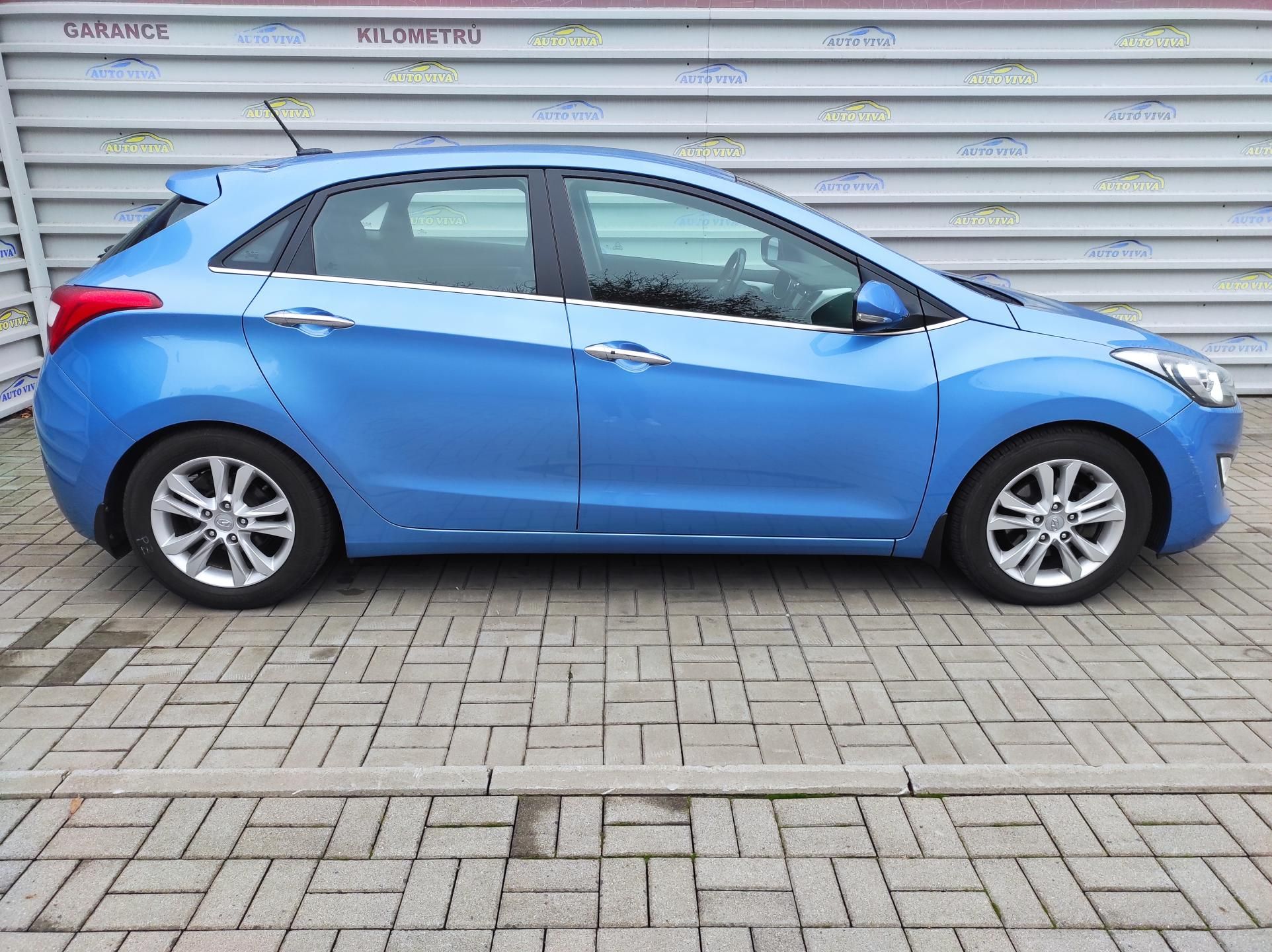 Hyundai i30, 1.6 CRDI 94kw Trikolor - fotka 6