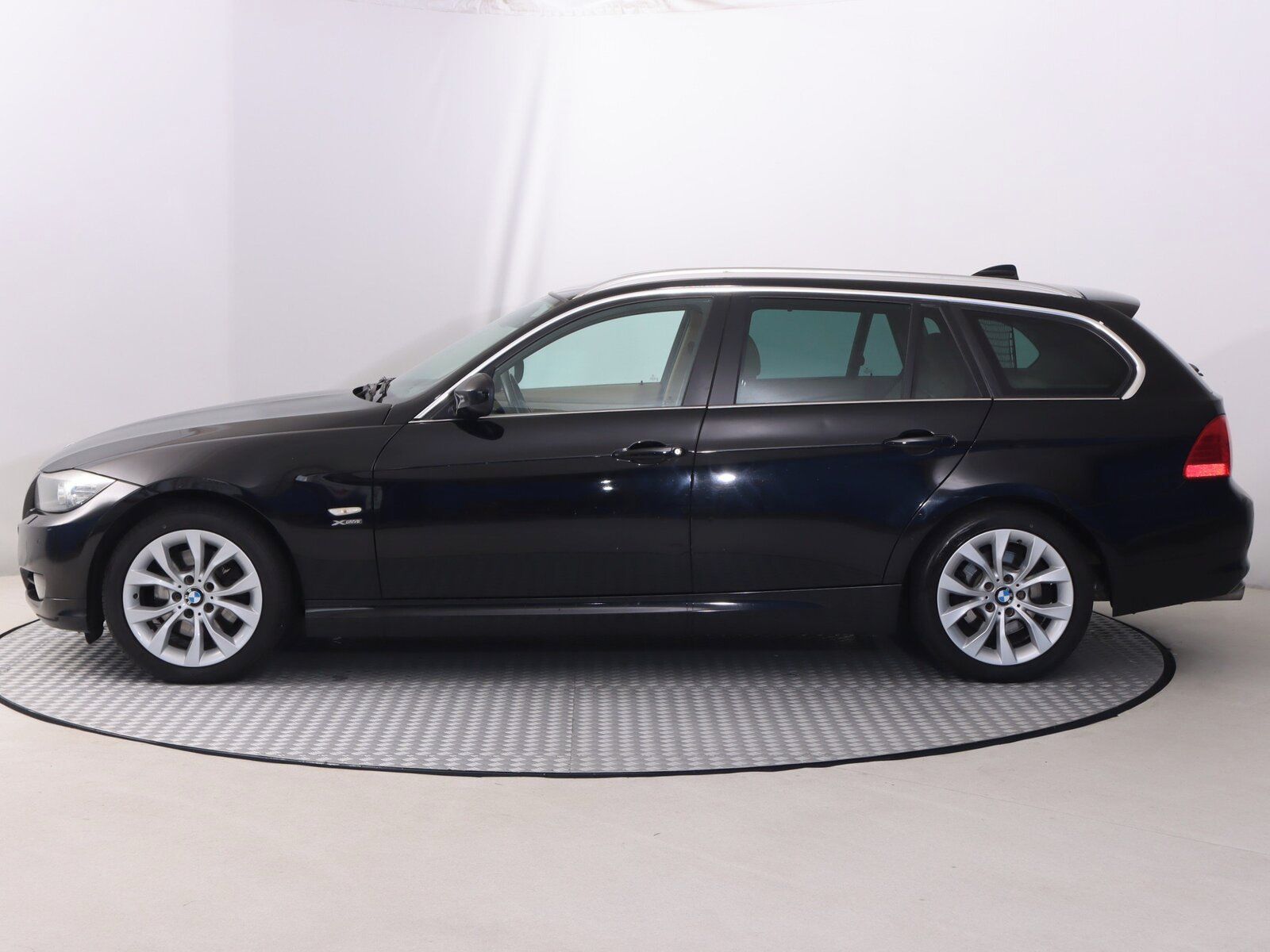 BMW Řada 3, 320 d xDrive, 4X4 - fotka 3