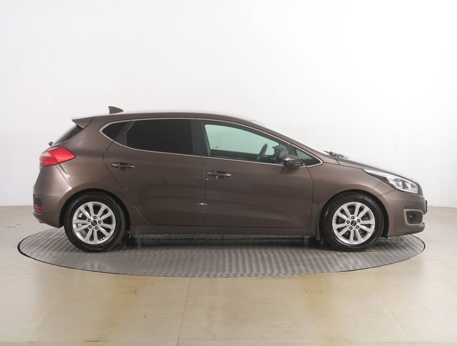 Kia Cee´d, 1.6 GDI, Gold, Serv.kniha - fotka 6