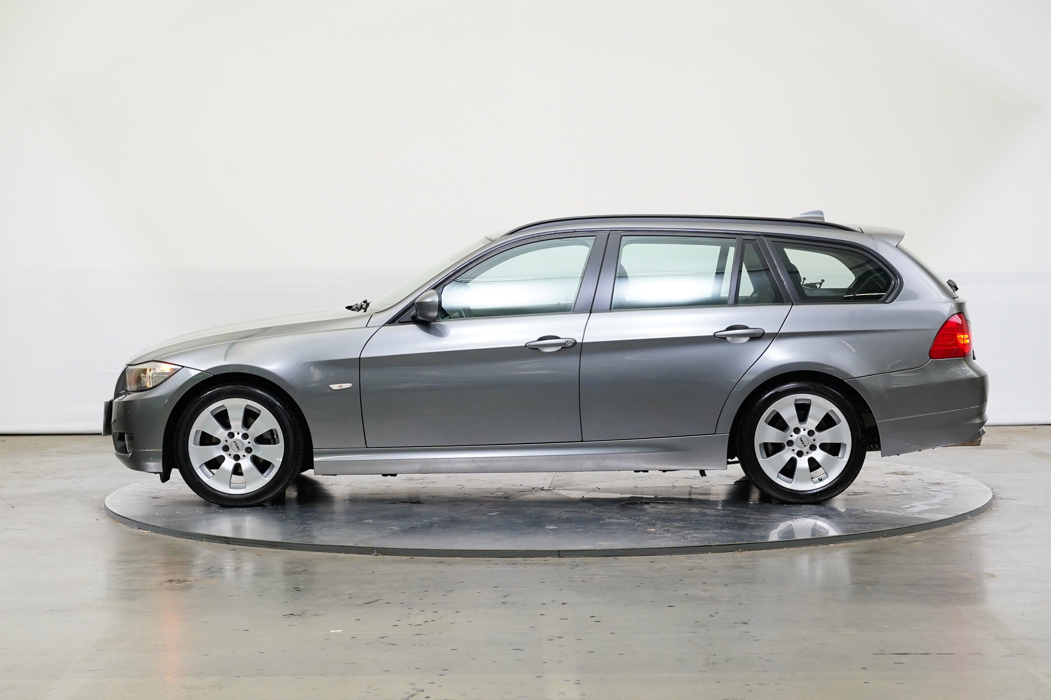 BMW Řada 3, 318d 105 kW Touring - fotka 3