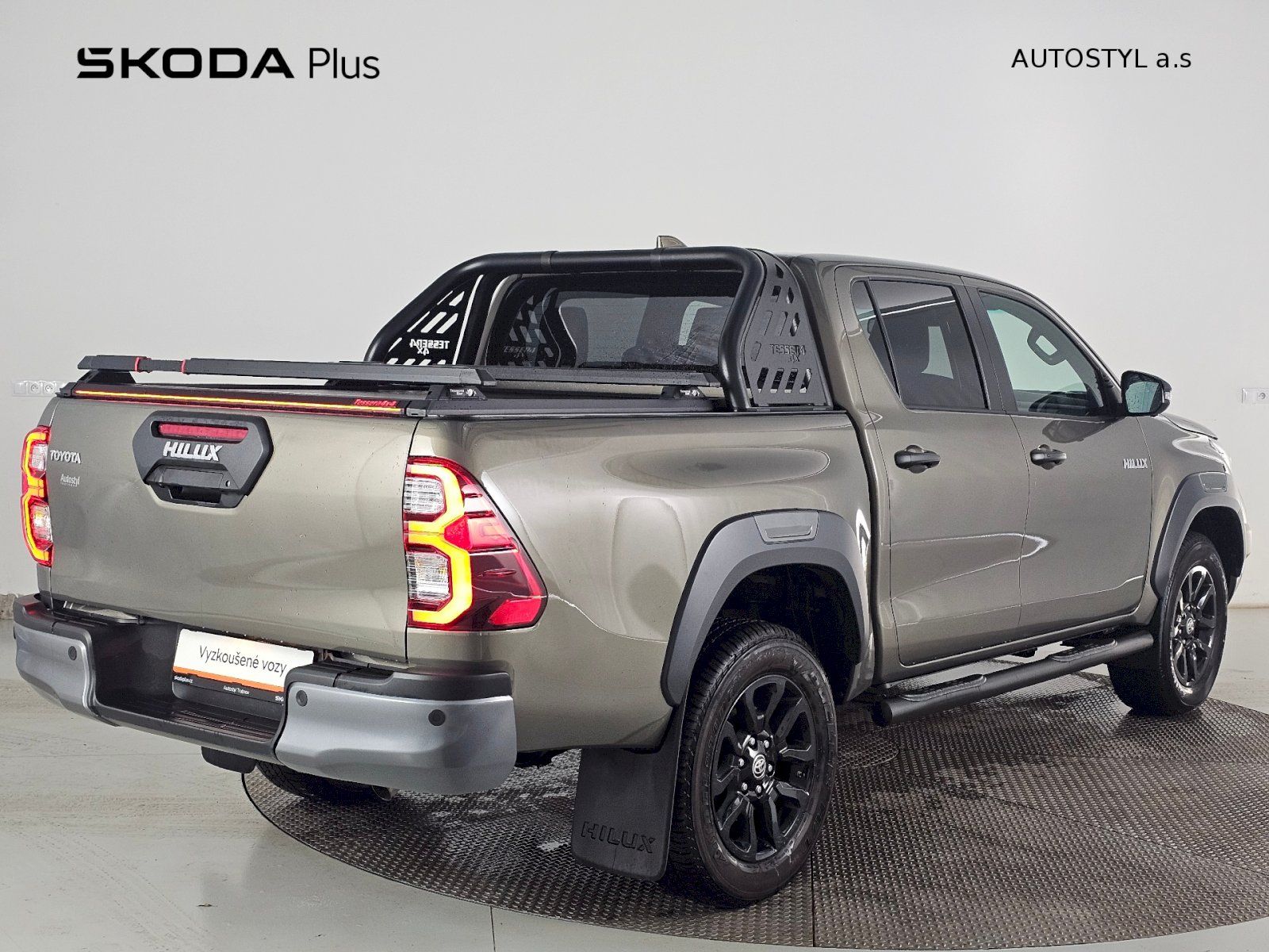 Toyota Hilux, 2.8 D-4D 204k 6AT INVINCIBLE H - fotka 2