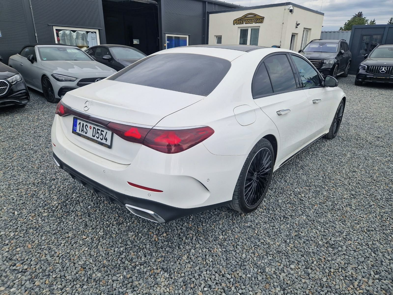 Mercedes-Benz Třídy E, Mercedes BENZ E220d - fotka 2