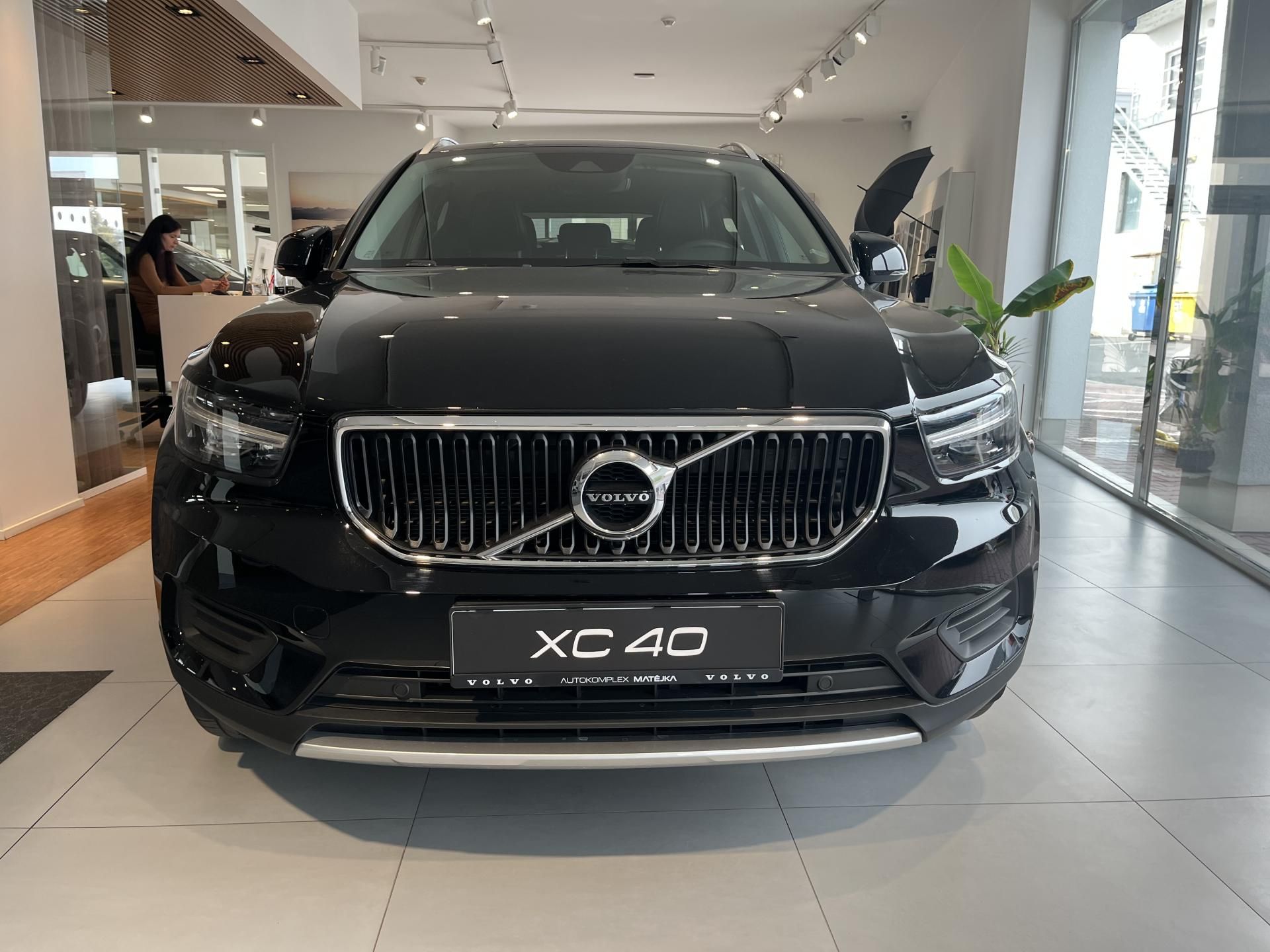 Volvo XC40, D3 AWD MOMENTUM - fotka 2