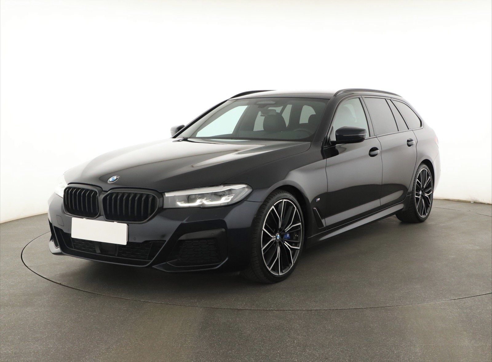 BMW Řada 5, 530d xDrive, M Sport, 4X4 - fotka 2