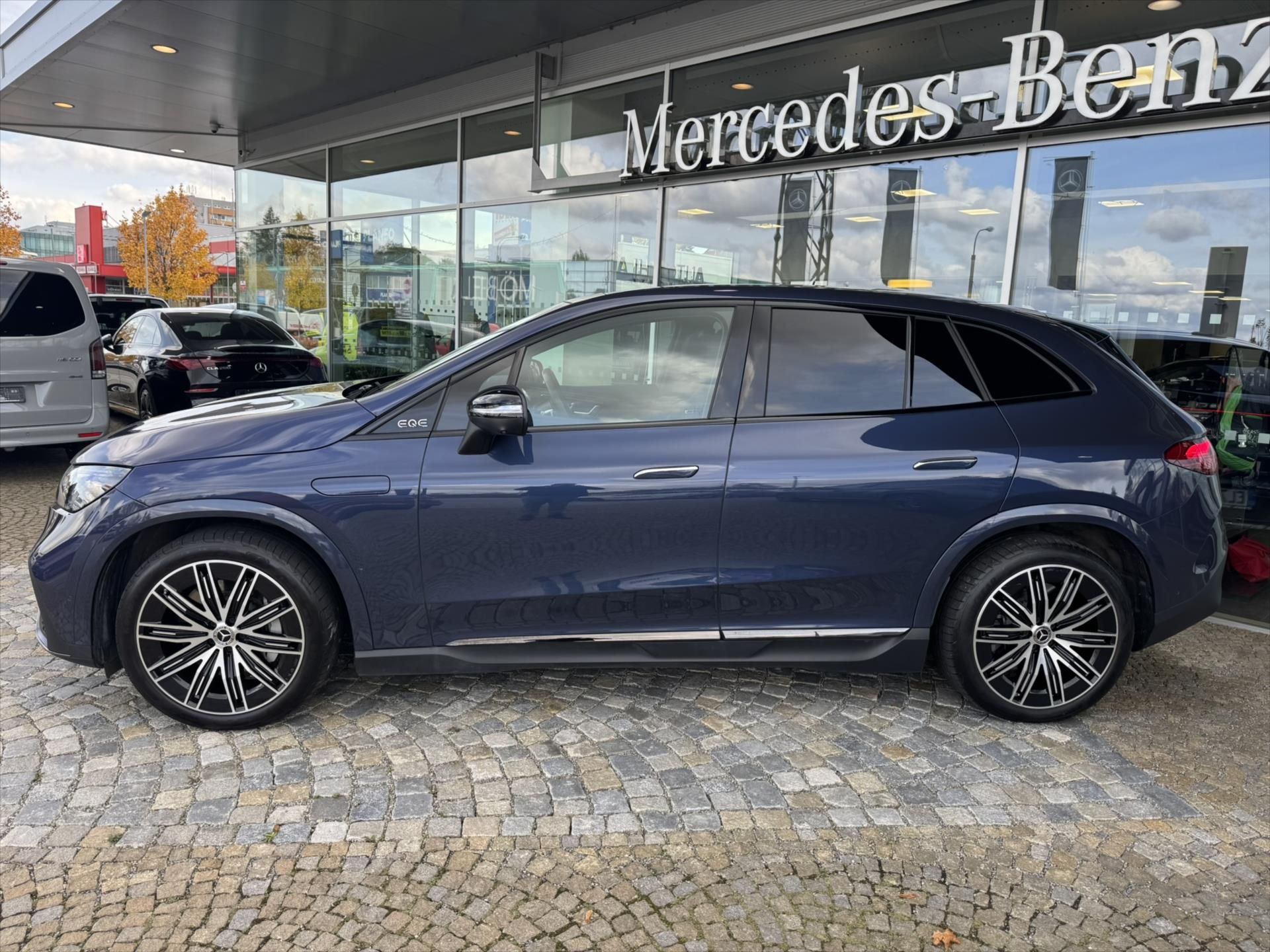 Mercedes-Benz EQE, EQE 500 4MATIC SUV - fotka 2