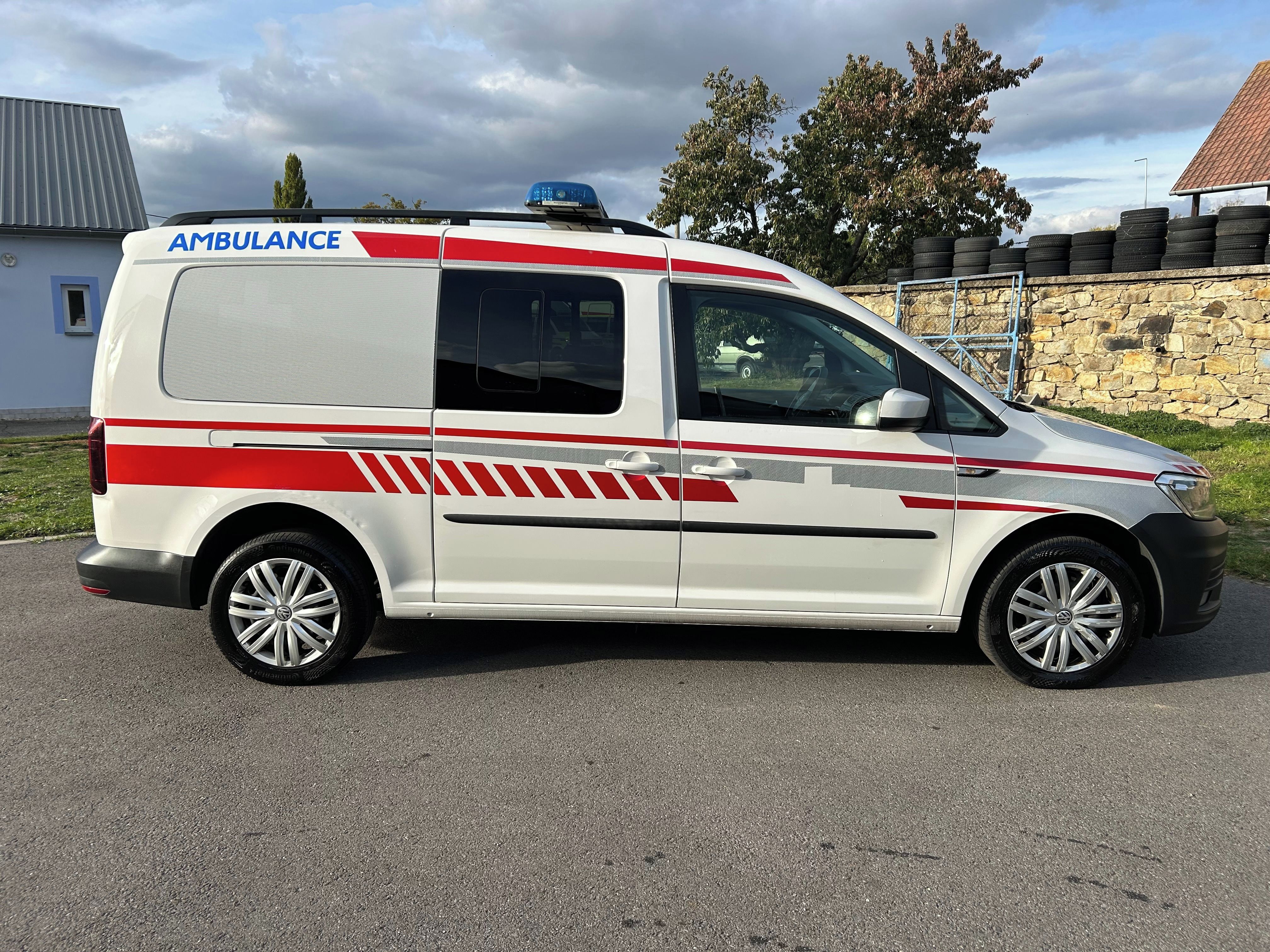 Volkswagen Caddy, 2.0 TDI Sanitní vůz 4x4 7míst - fotka 4