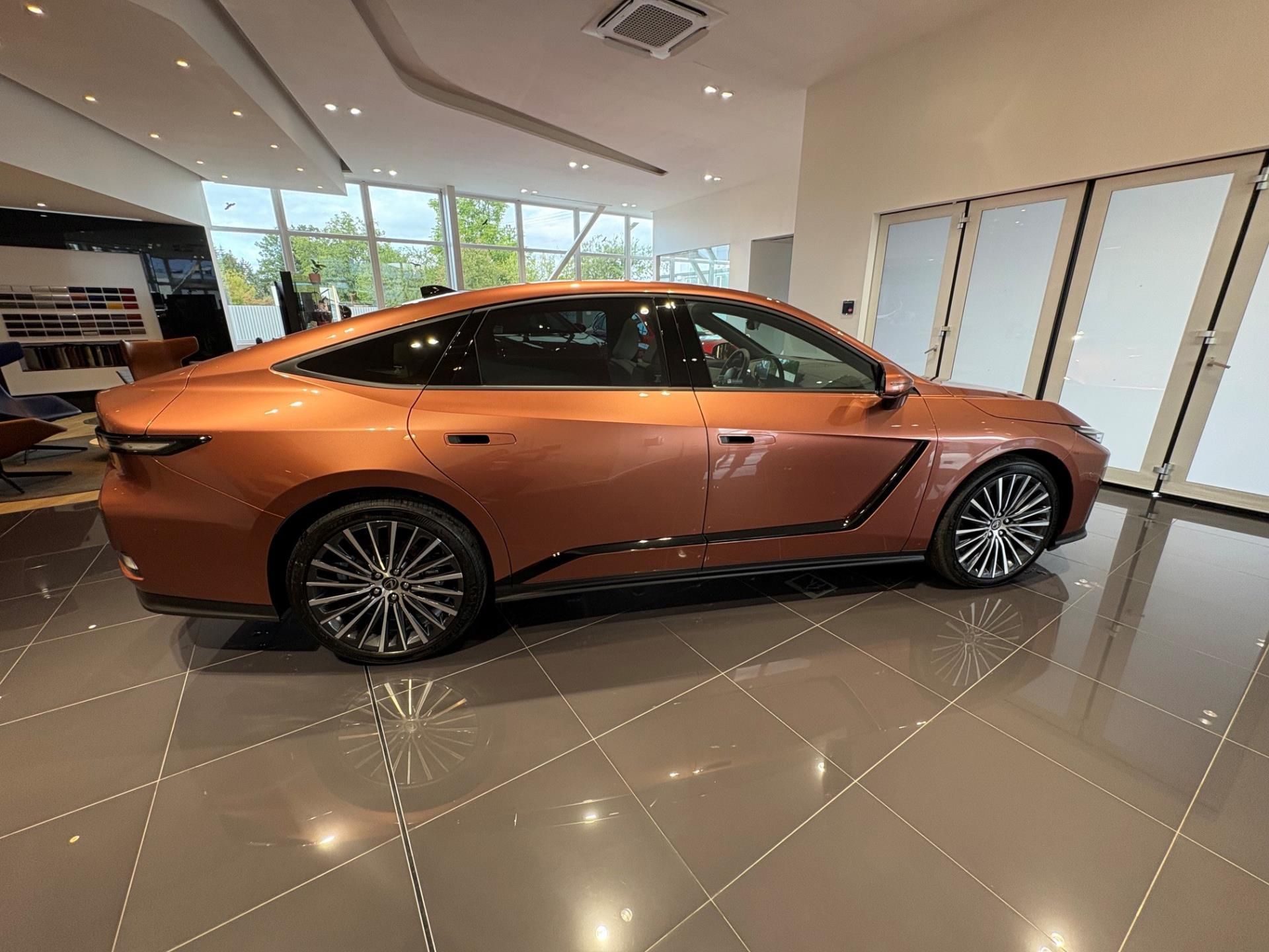 Lexus ES, Omotenashi + 21"+ Ottoman - fotka 5