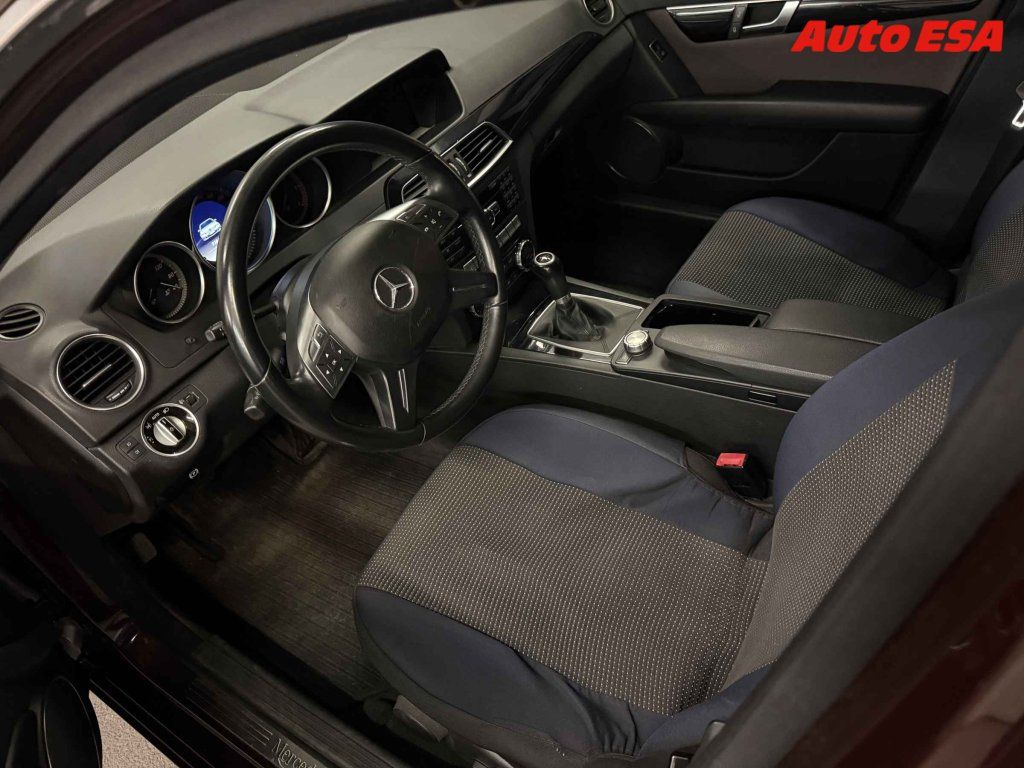 Mercedes-Benz Třídy C, 2.2 CDi - fotka 3