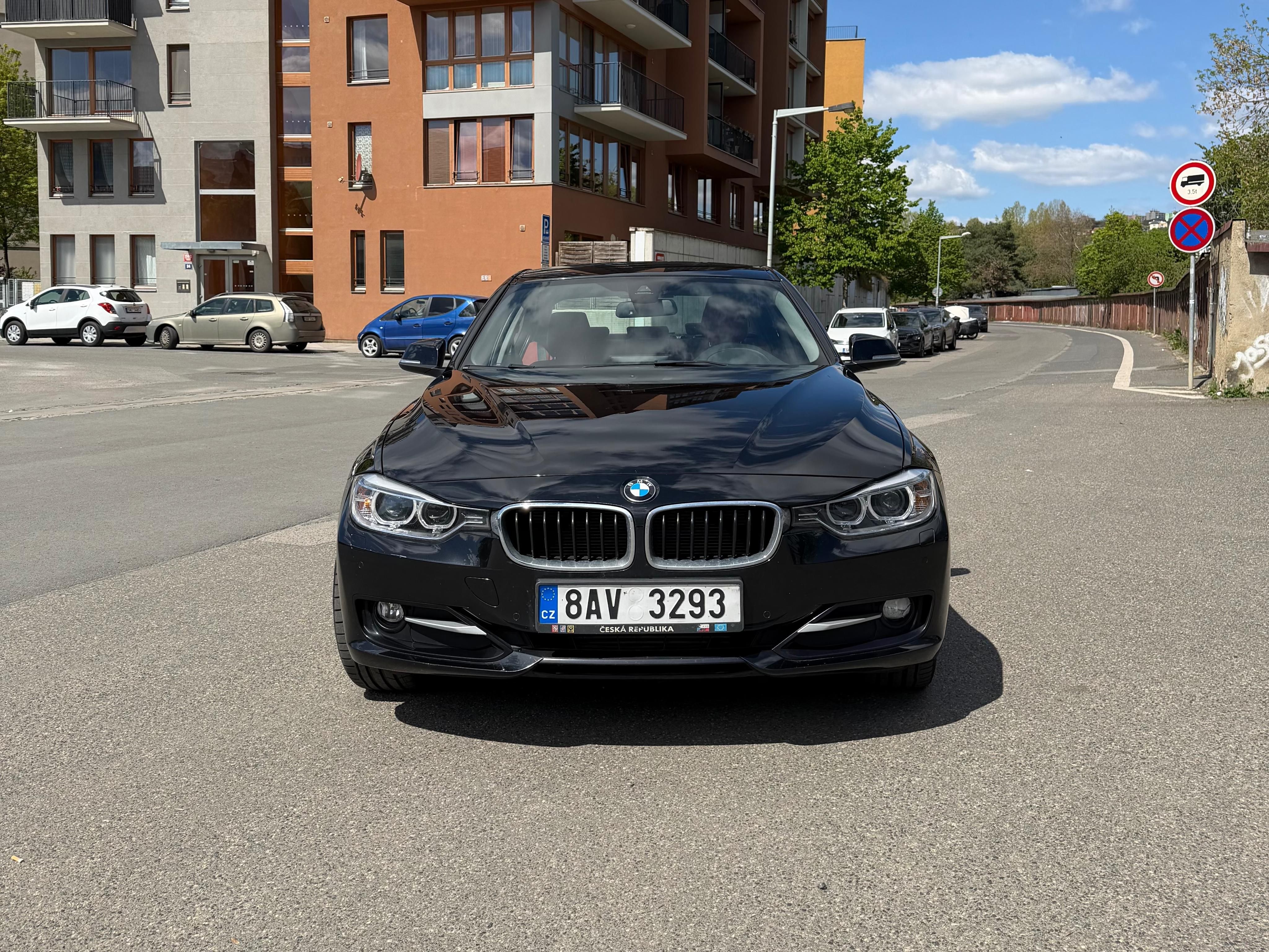 BMW Řada 3, 320d F30 xDrive HUD Kůže - fotka 2