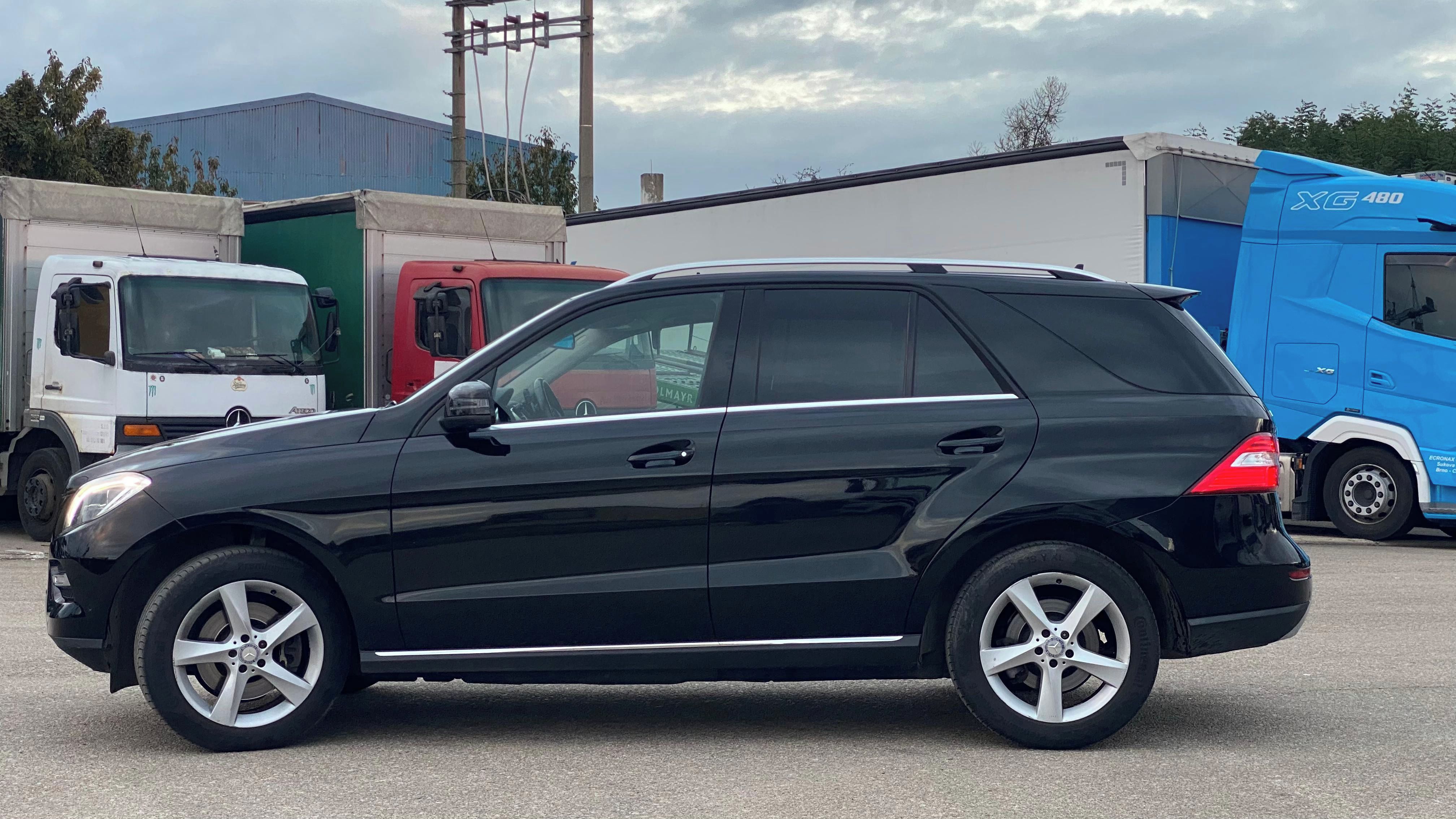 Mercedes-Benz ML, 350 SPOLEHLIVÁ motorizace - fotka 4